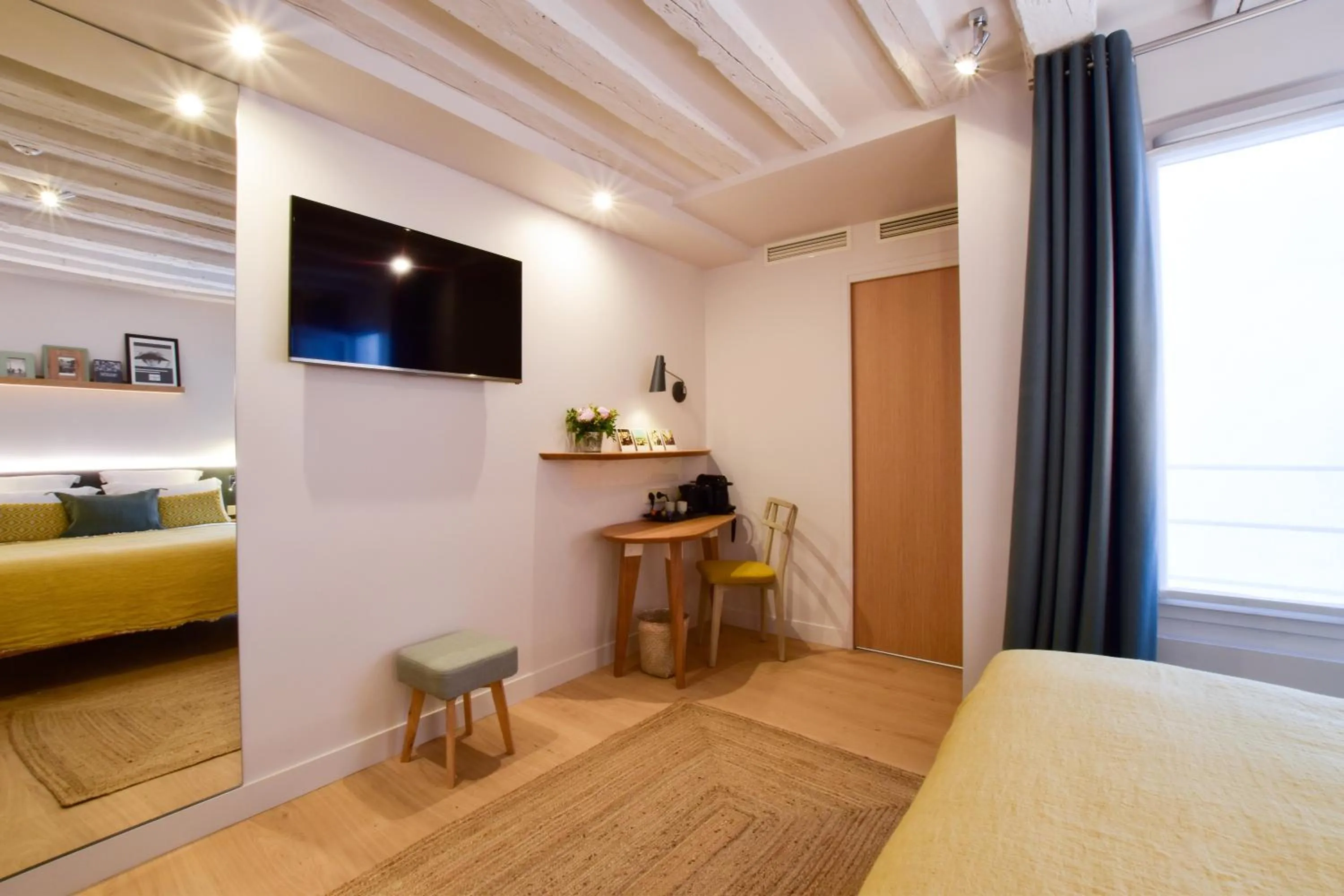 TV and multimedia, Bed in Victoire & Germain