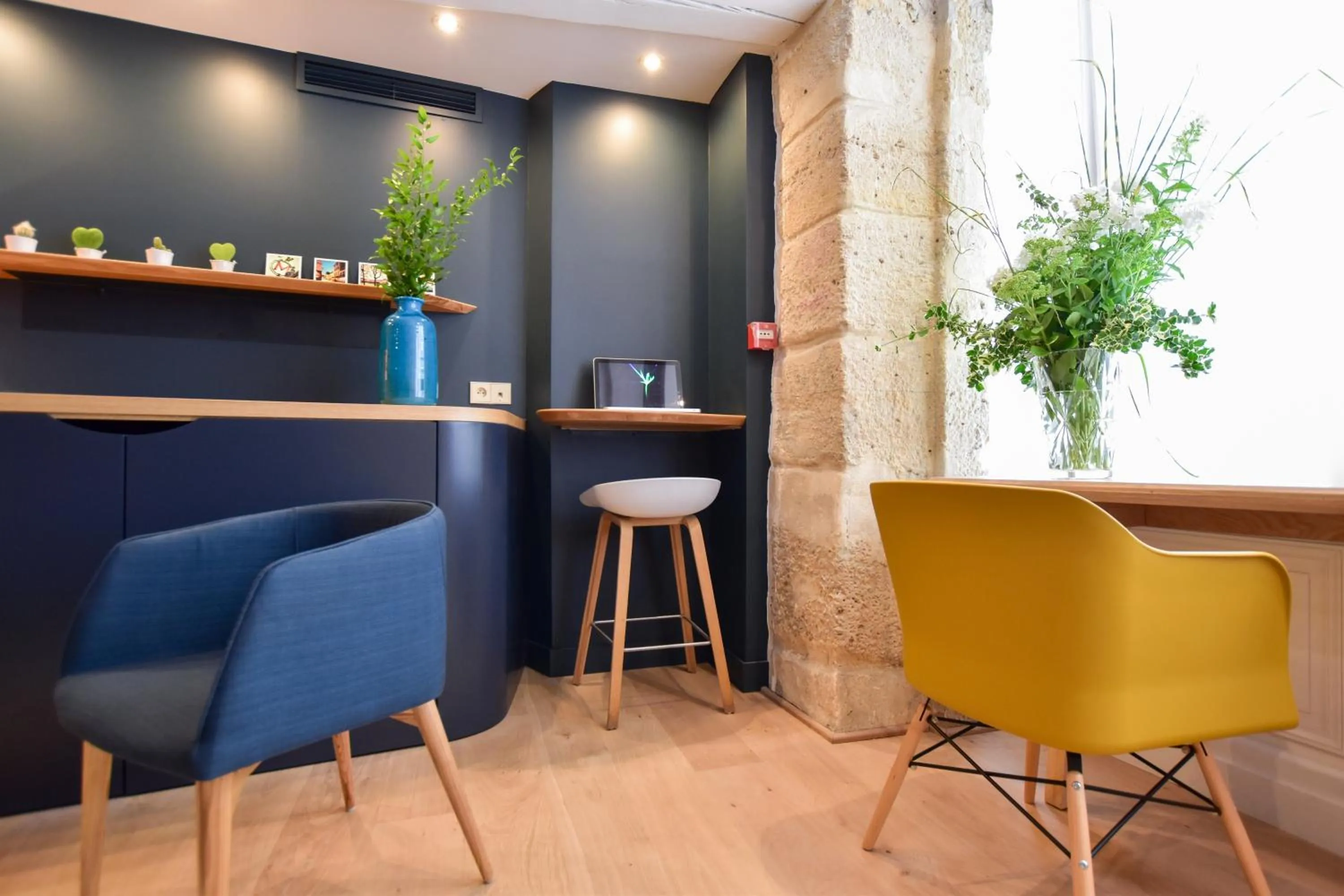 Library in Victoire & Germain