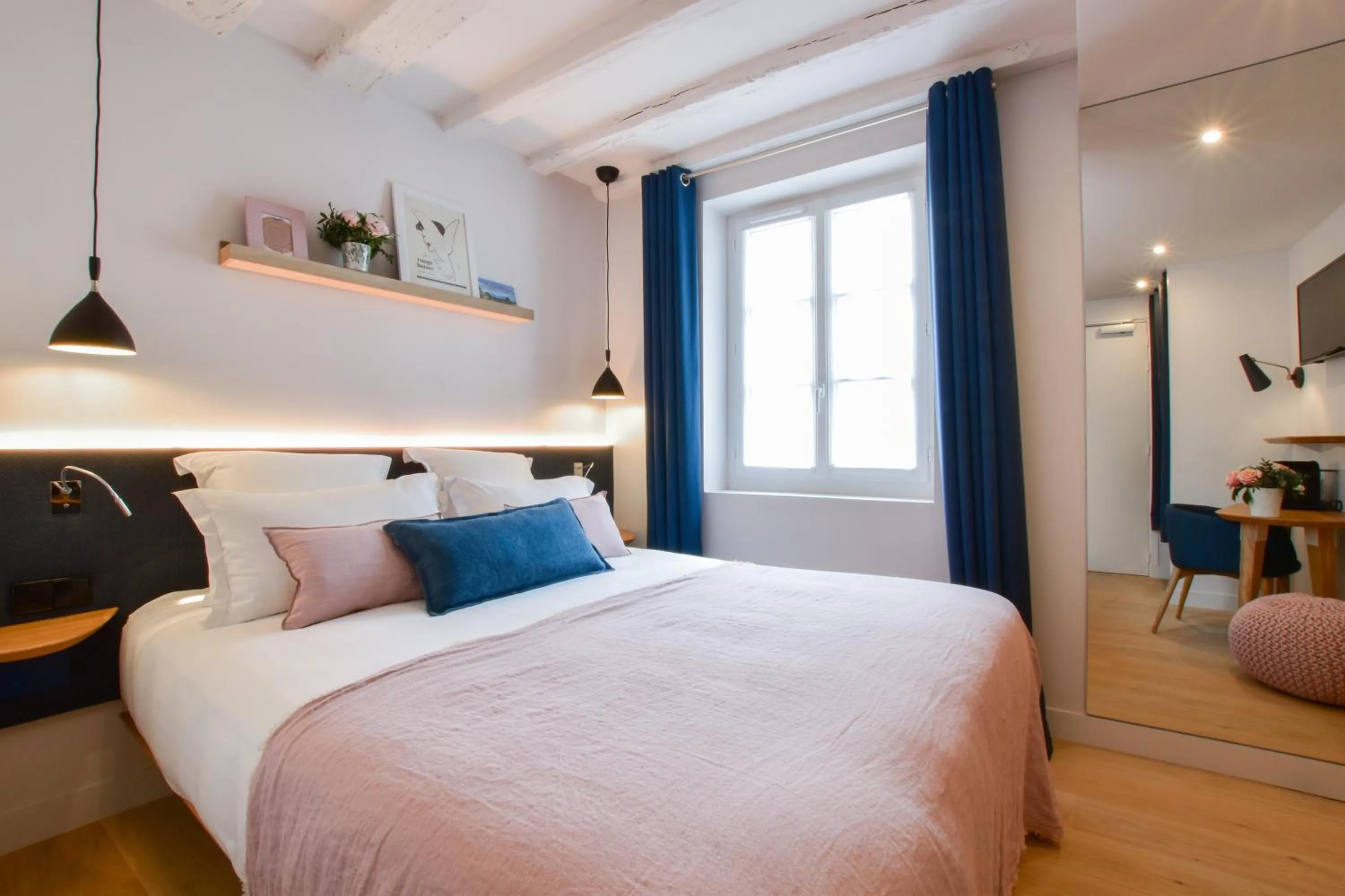 Bed in Victoire & Germain