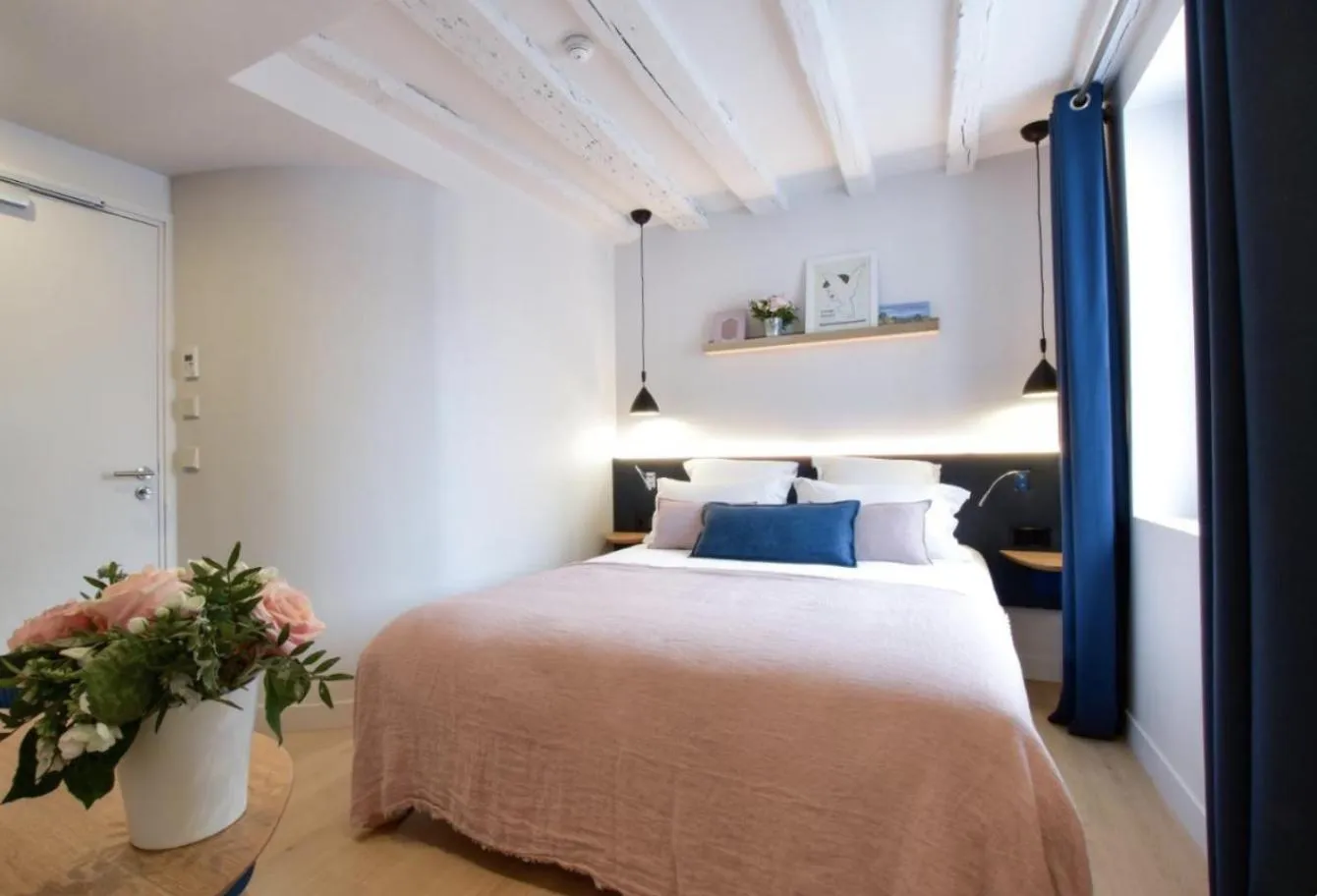 Bedroom, Bed in Victoire & Germain