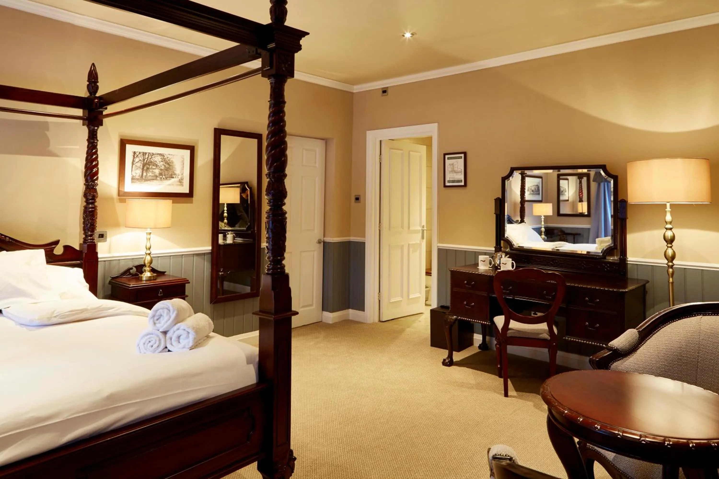 Bedroom, Bed in The Golden Pheasant