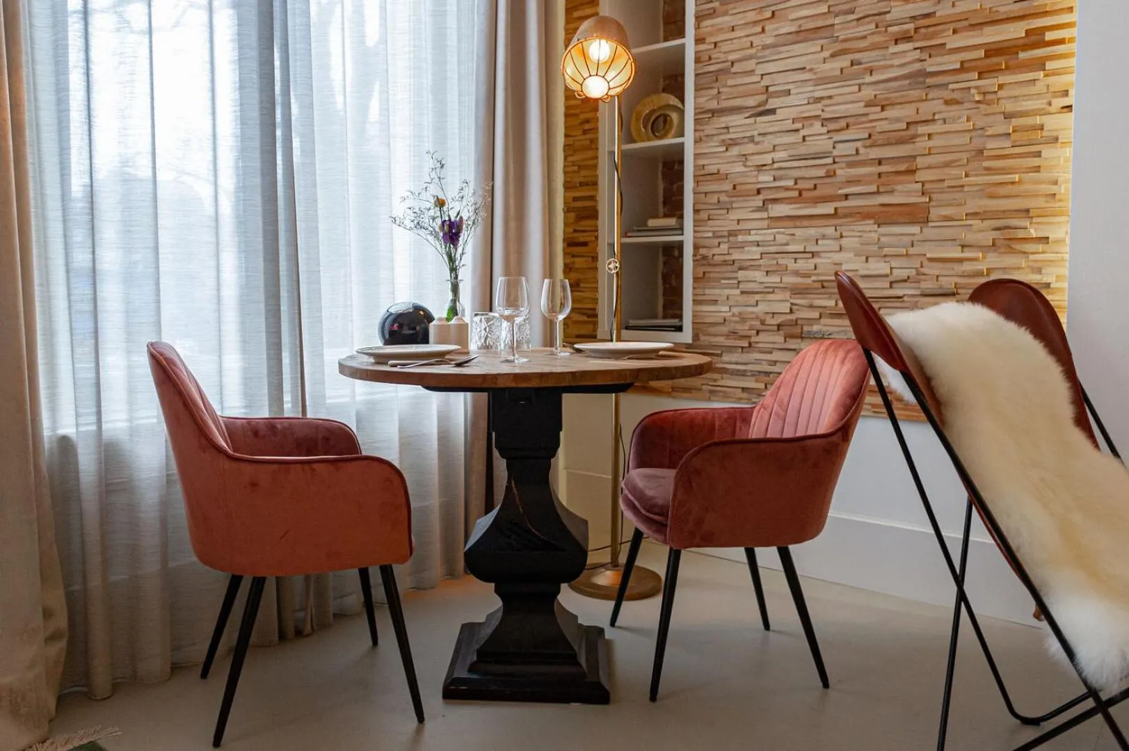 Dining area in Bossche Suites Stationsweg