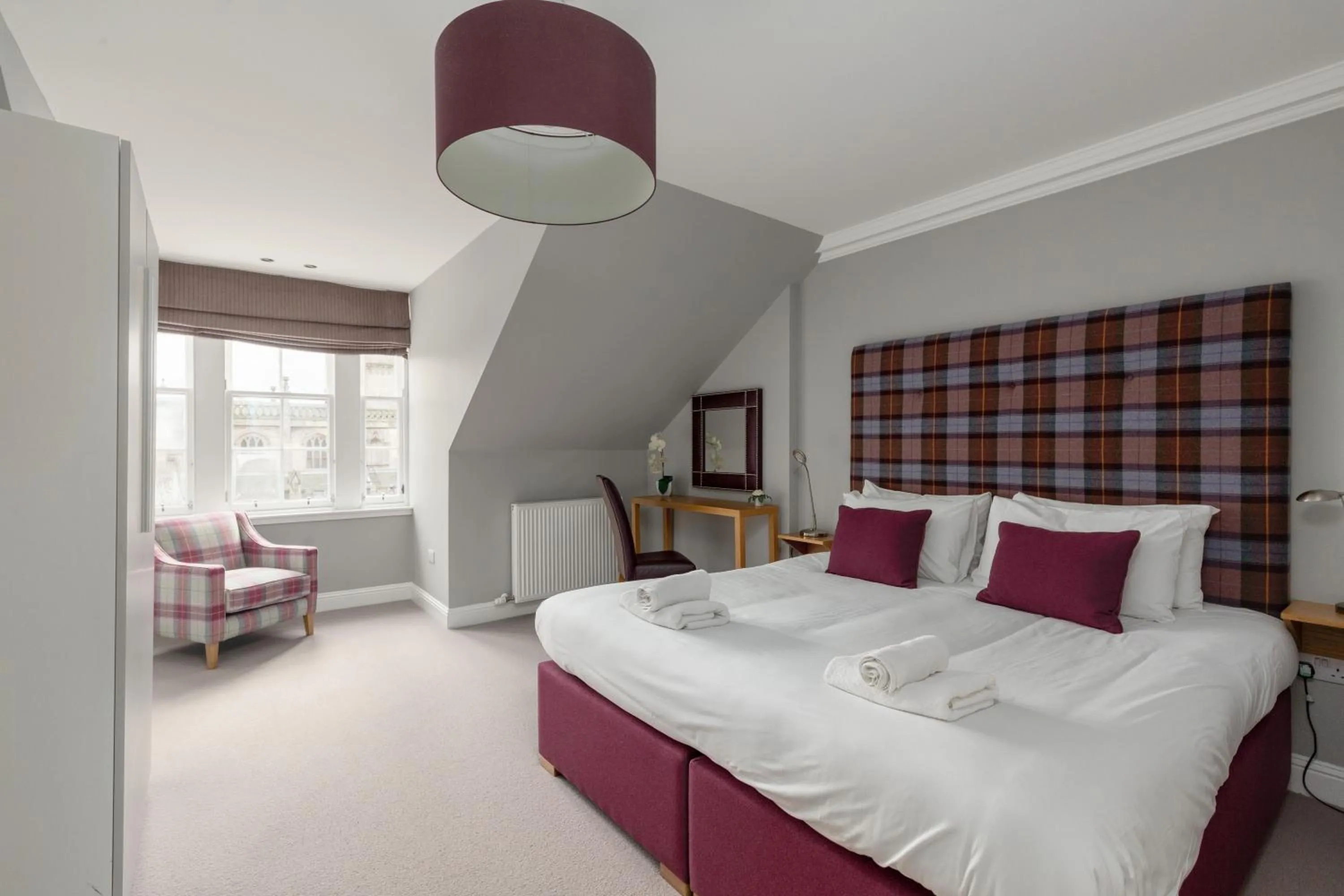 Bed in Destiny Scotland - Princes Street Residence