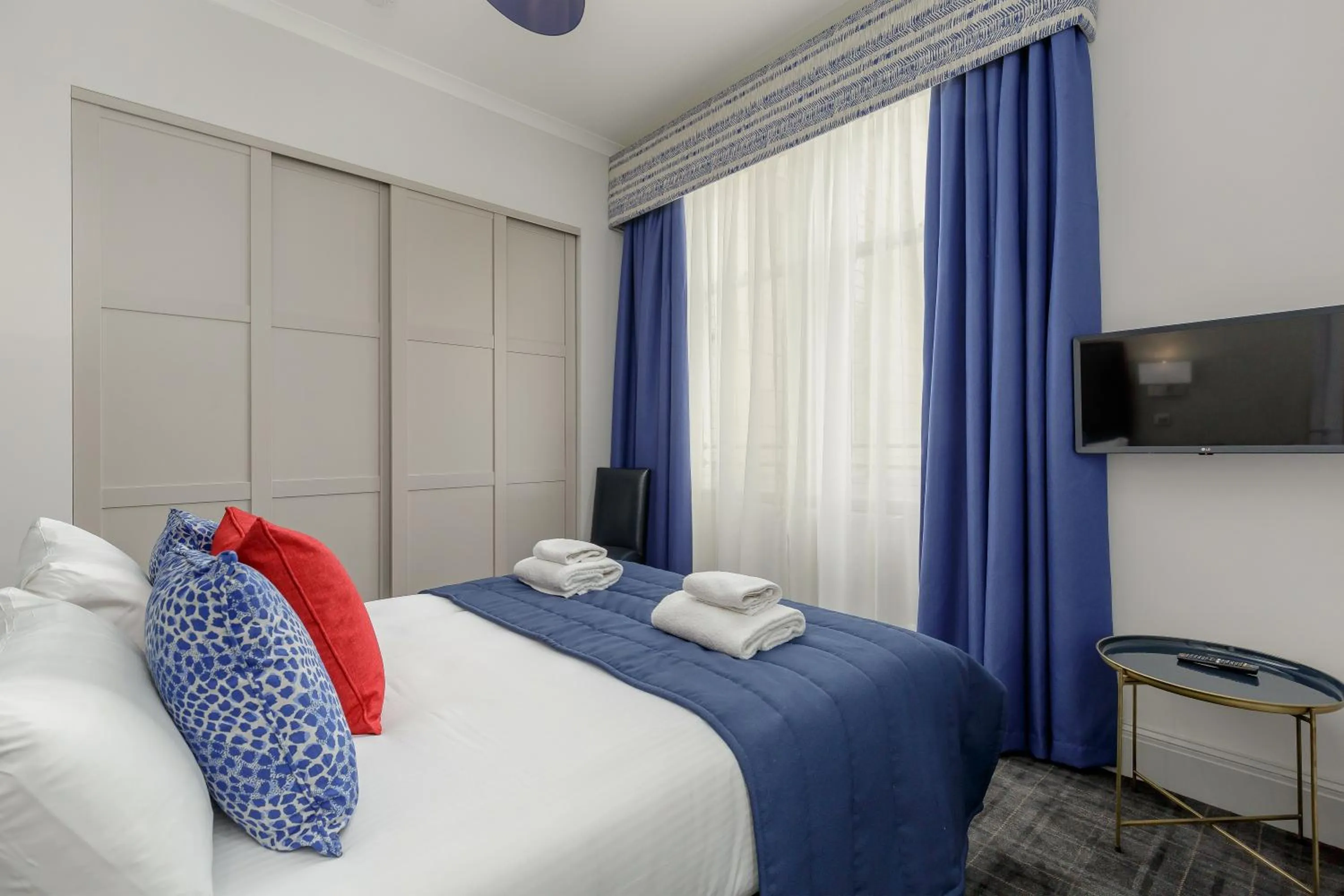 Bed in Destiny Scotland - Princes Street Residence