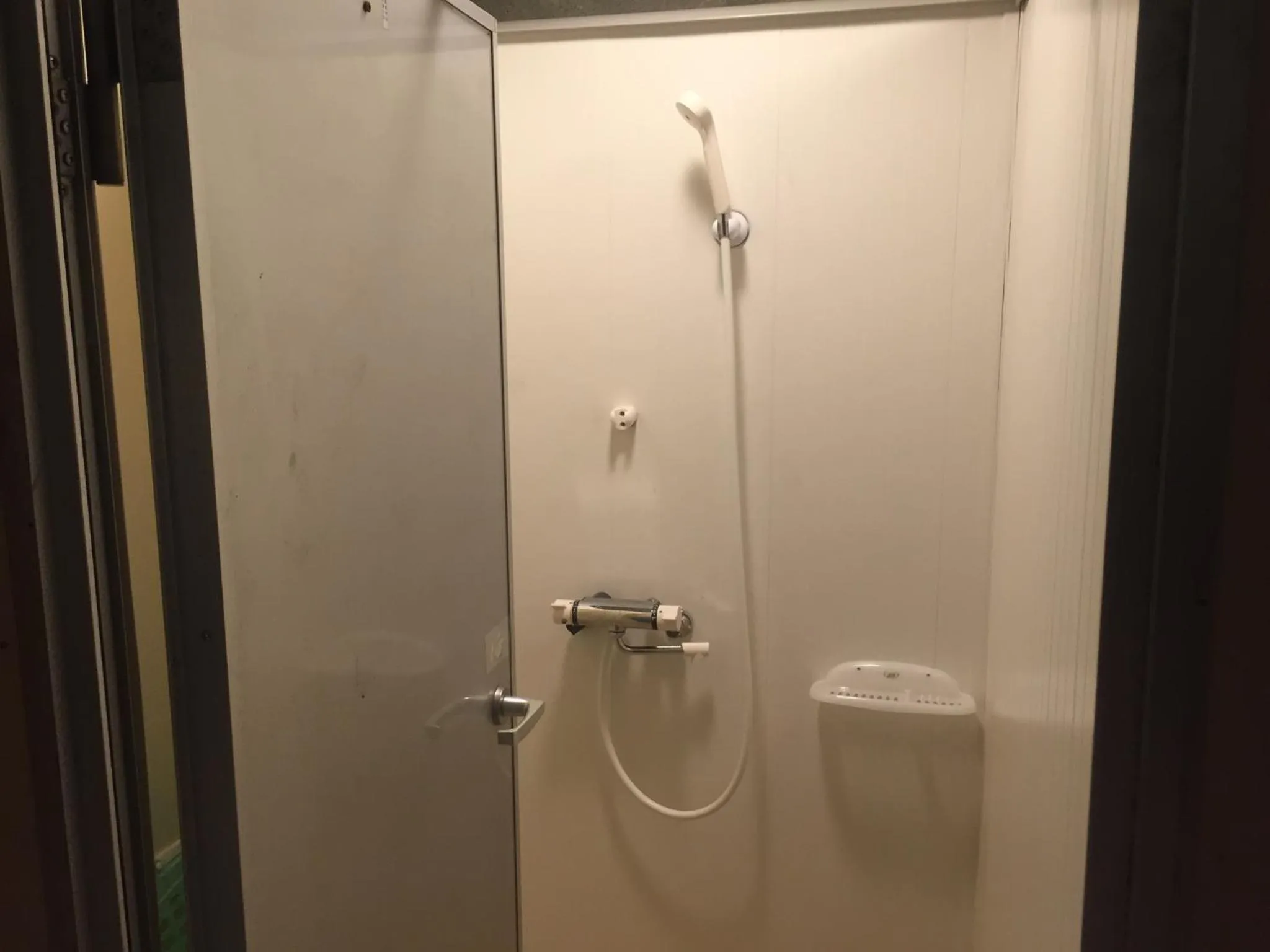 Shower in Wafu Guesthouse Kashiwaya