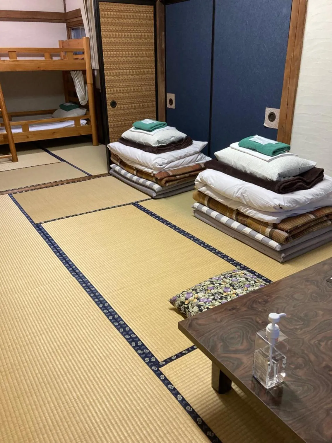 Bed in Wafu Guesthouse Kashiwaya