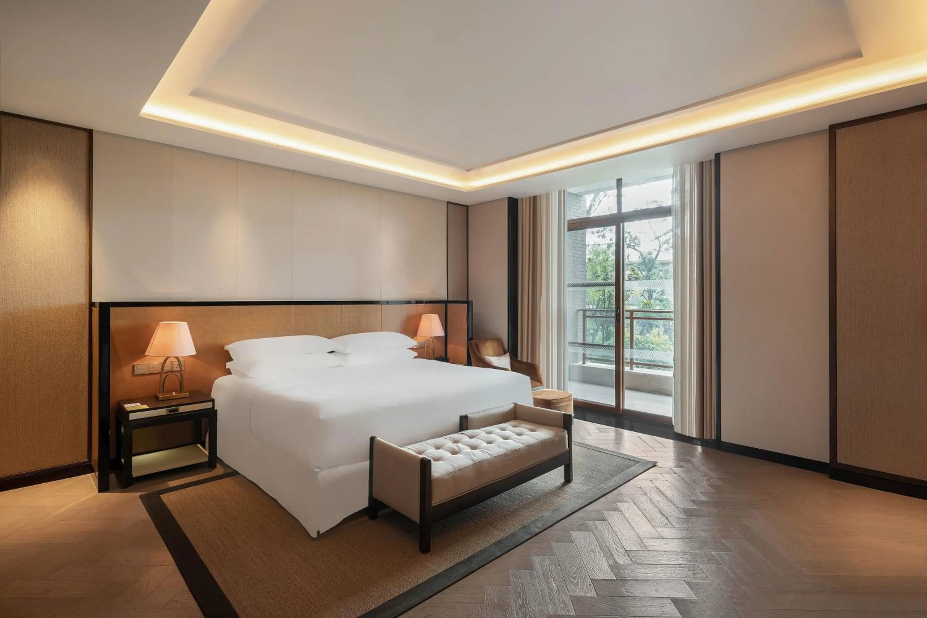 Photo of the whole room, Bed in Four Points by Sheraton Chengdu, Anren