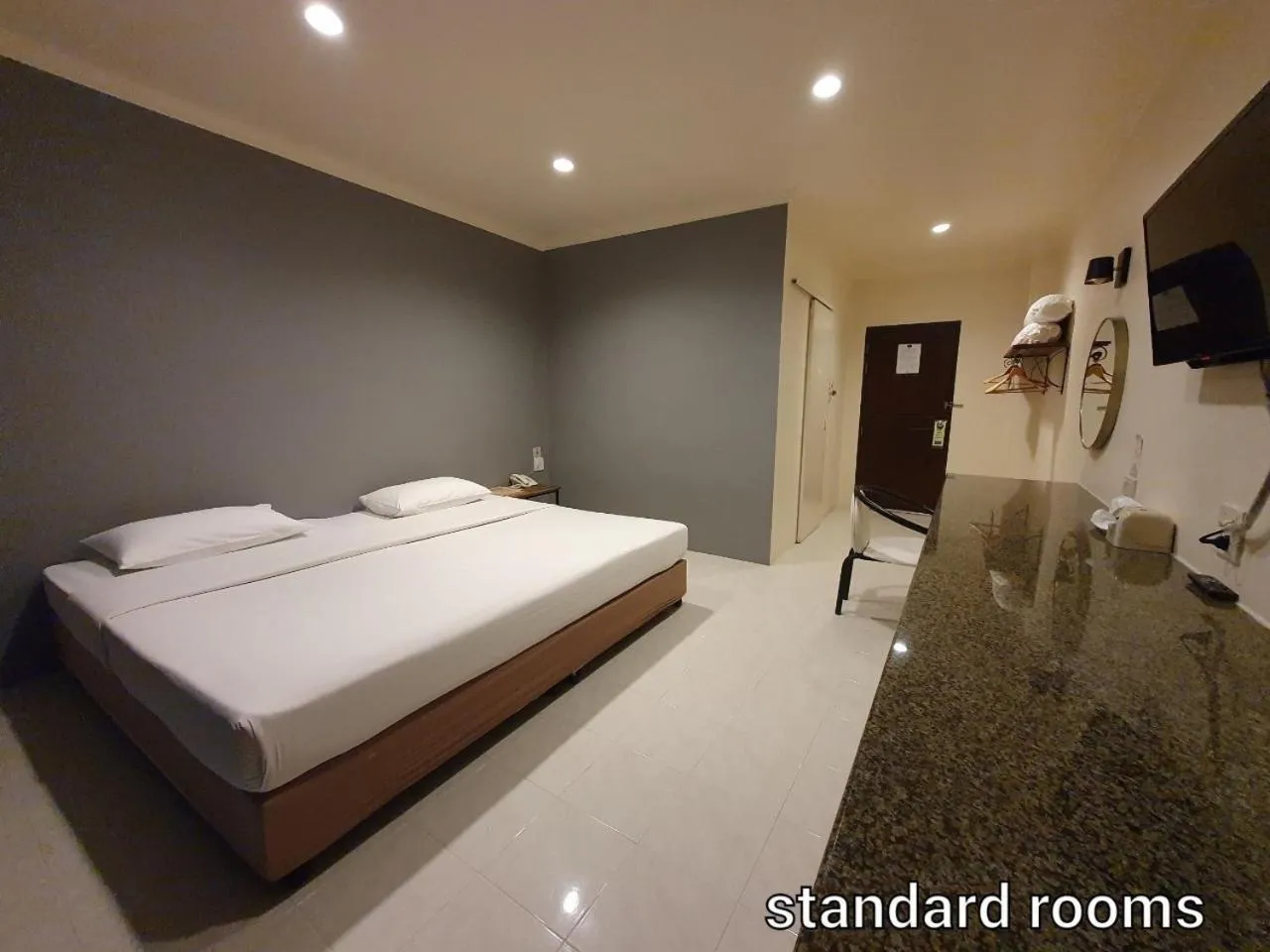 Bedroom, Bed in Rattana View