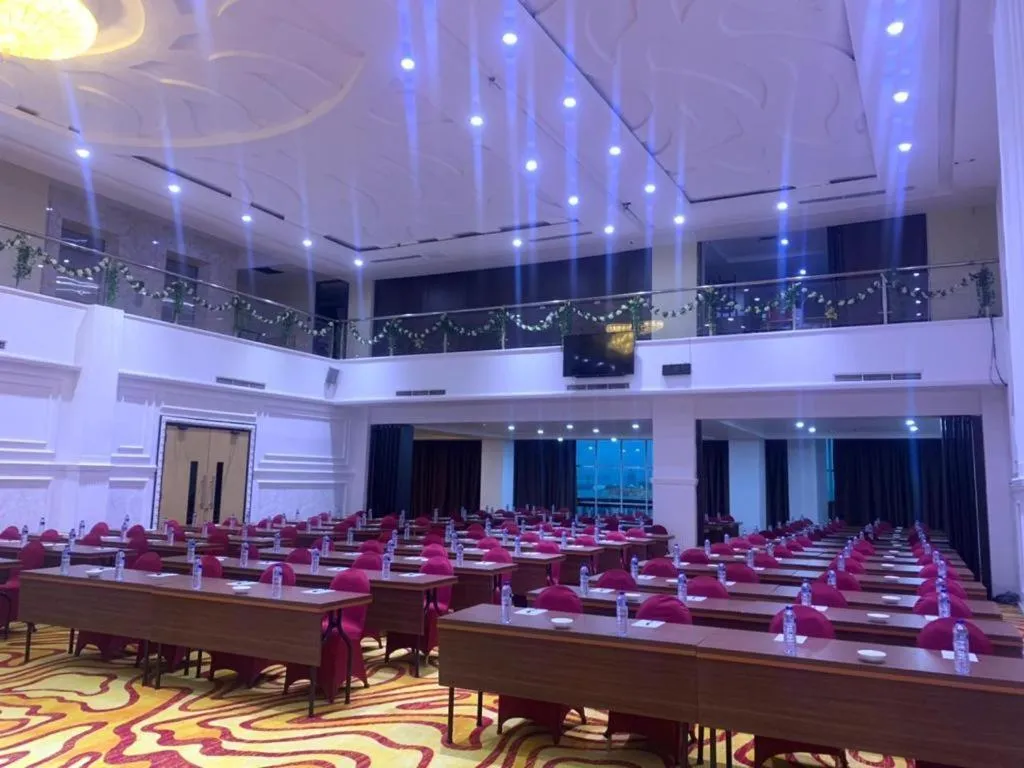 Travellers Hotel Phinisi