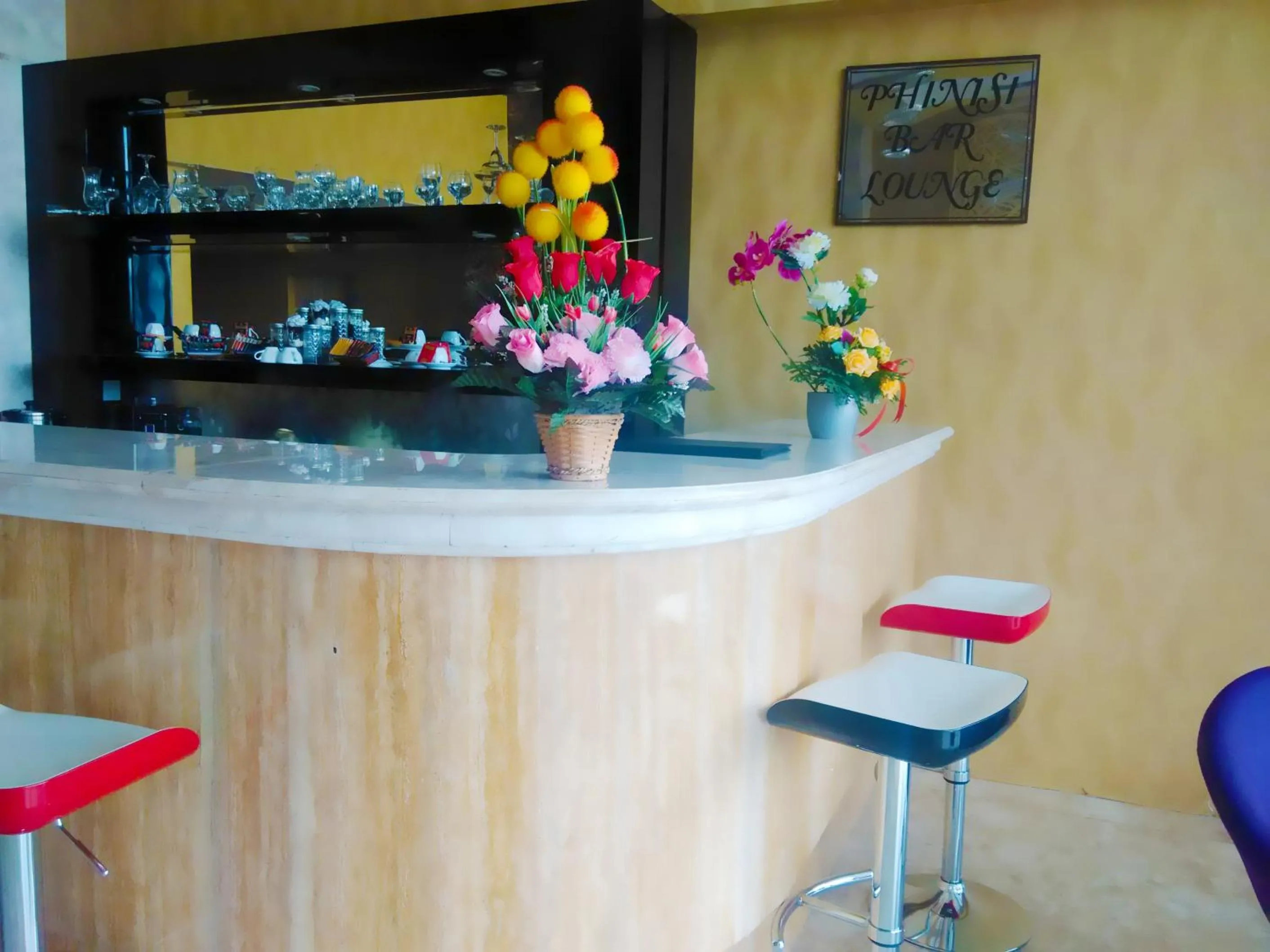 Lounge or bar in Travellers Hotel Phinisi
