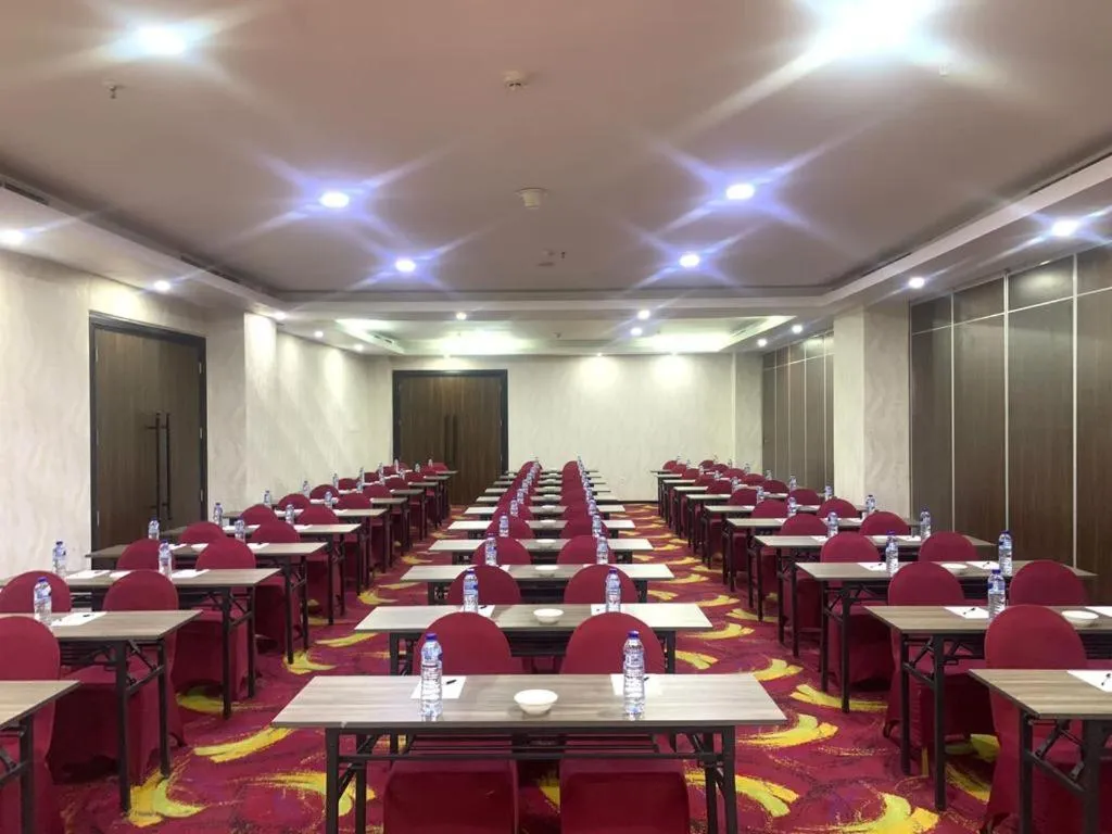 Travellers Hotel Phinisi