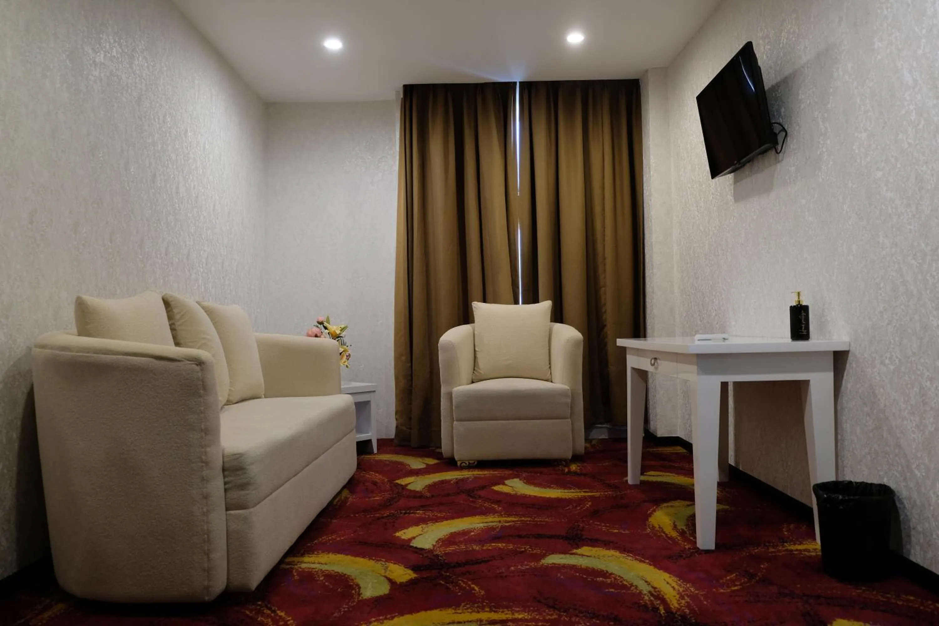 Living room in Travellers Hotel Phinisi