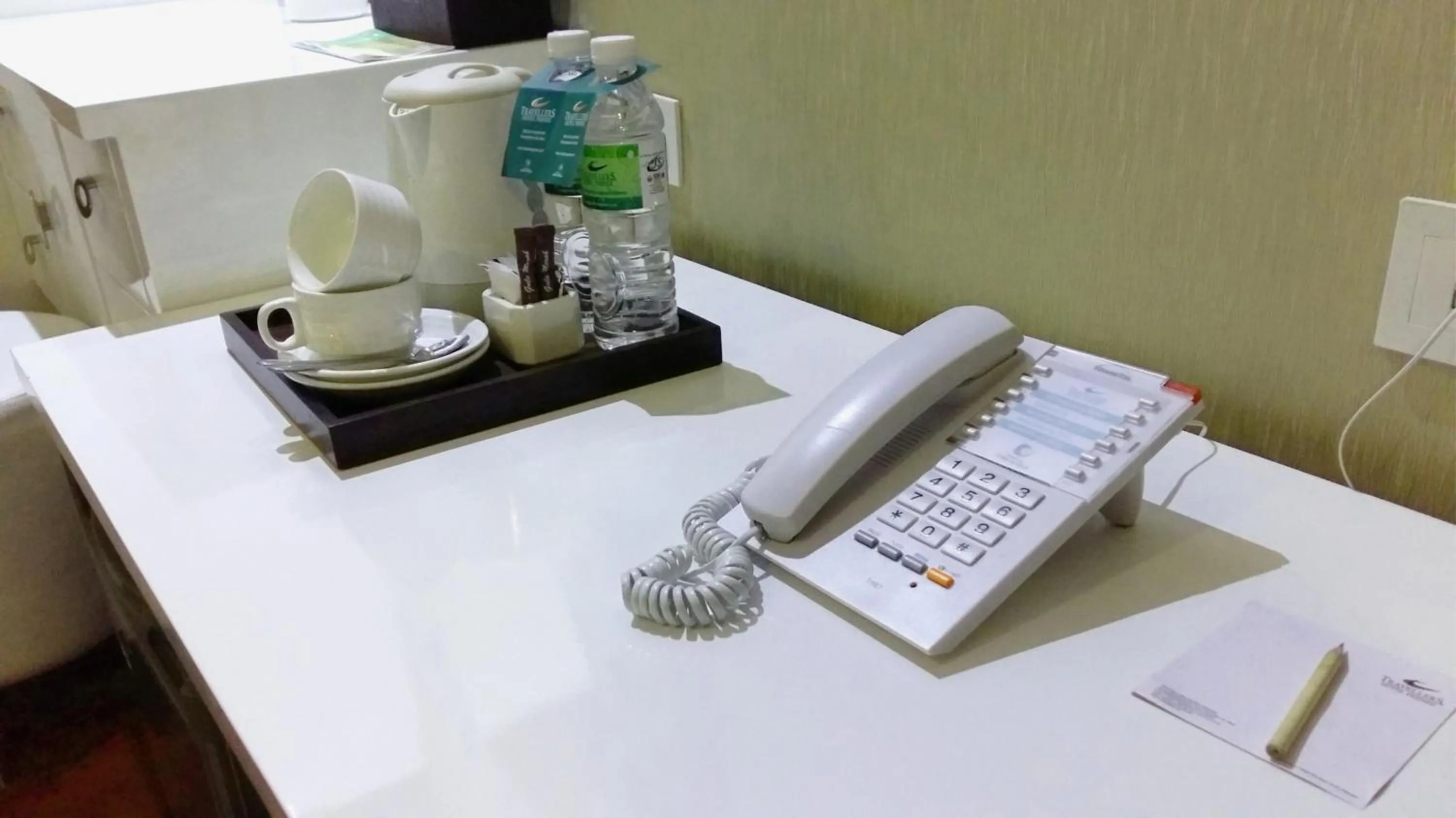 TV and multimedia in Travellers Hotel Phinisi