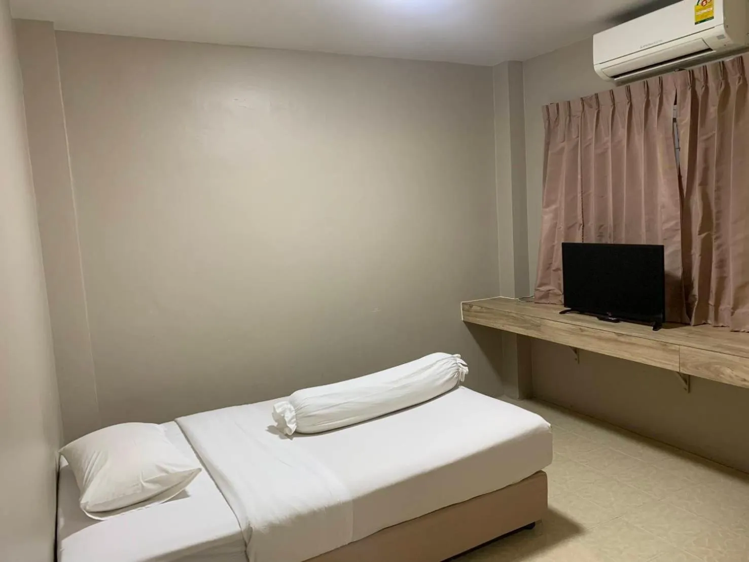 Photo of the whole room, Bed in Lithai Guesthouse