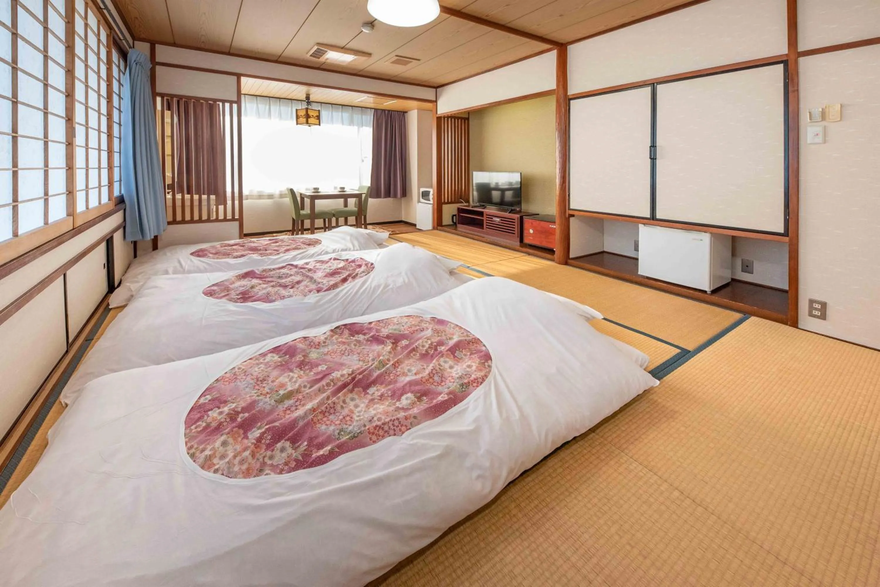 Photo of the whole room, Bed in Hotel Shin Makomo