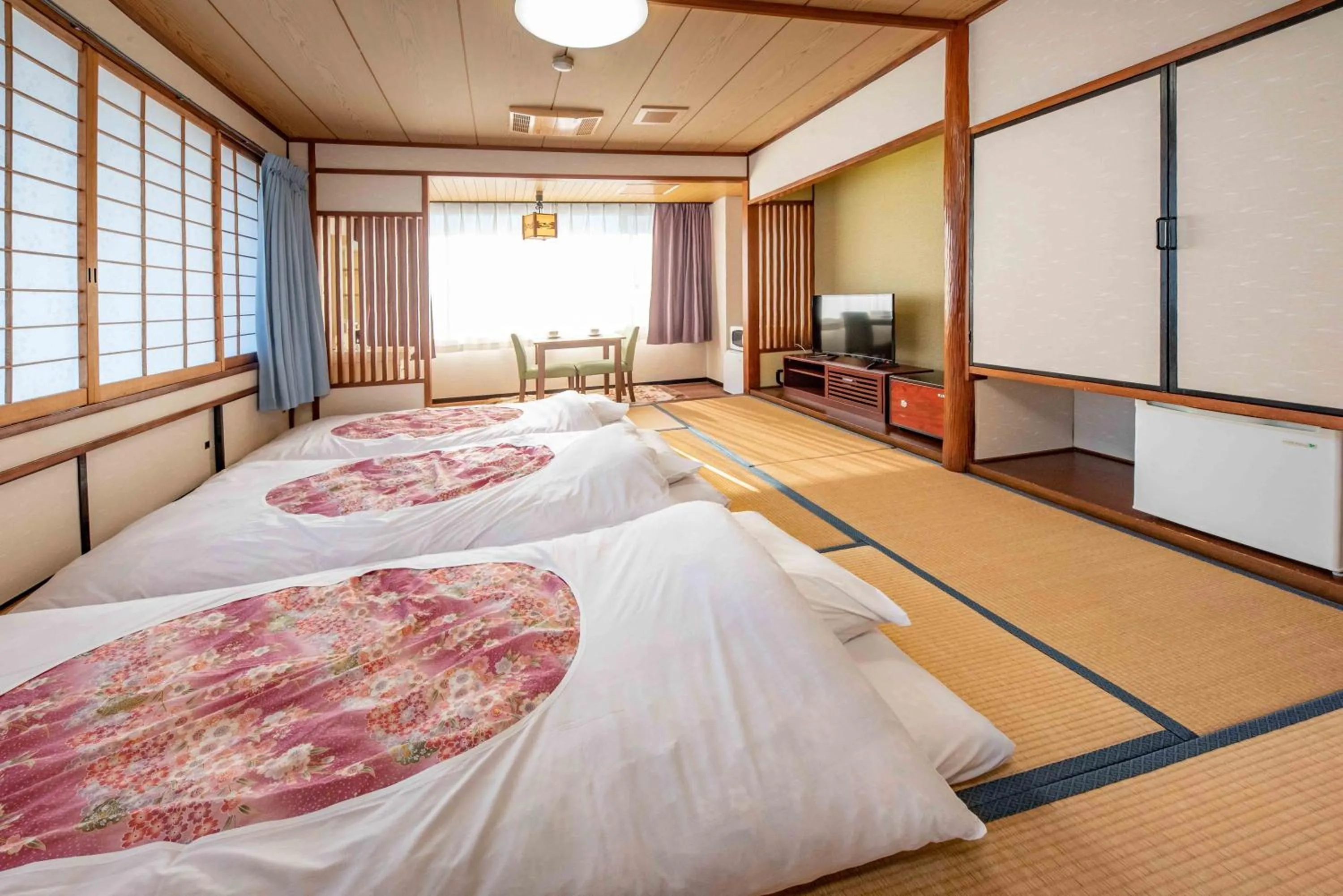 Photo of the whole room, Bed in Hotel Shin Makomo