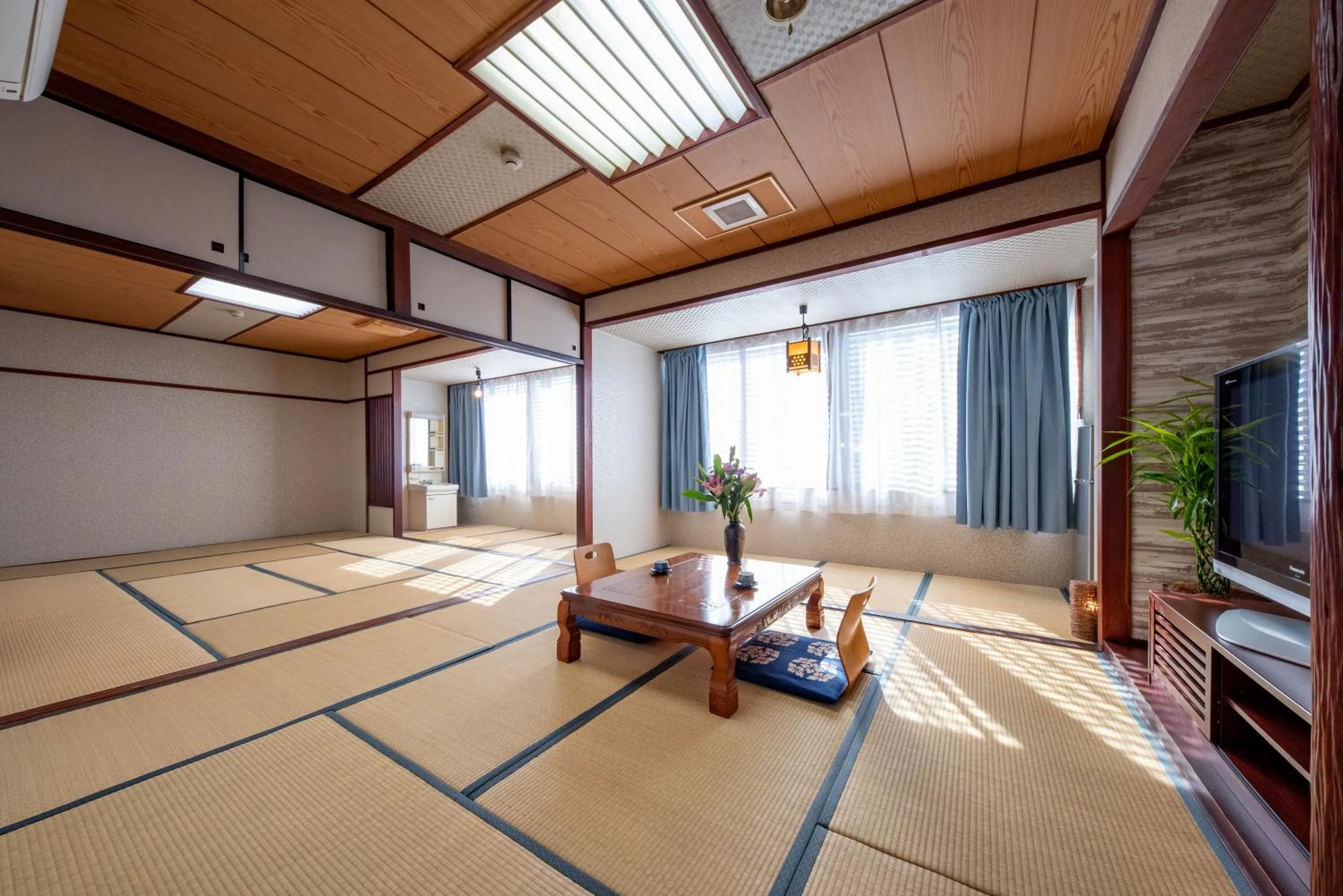 Photo of the whole room in Hotel Shin Makomo