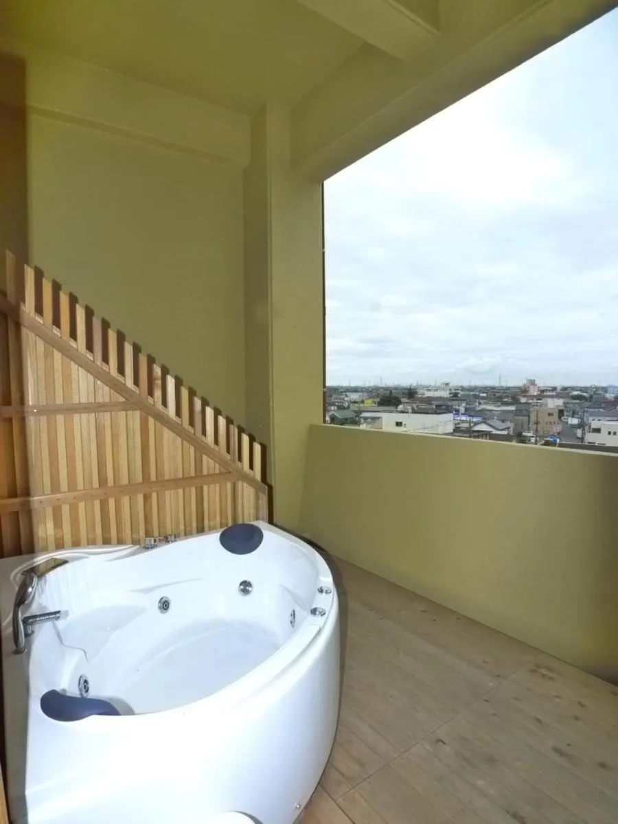Hot Tub in Hotel Shin Makomo