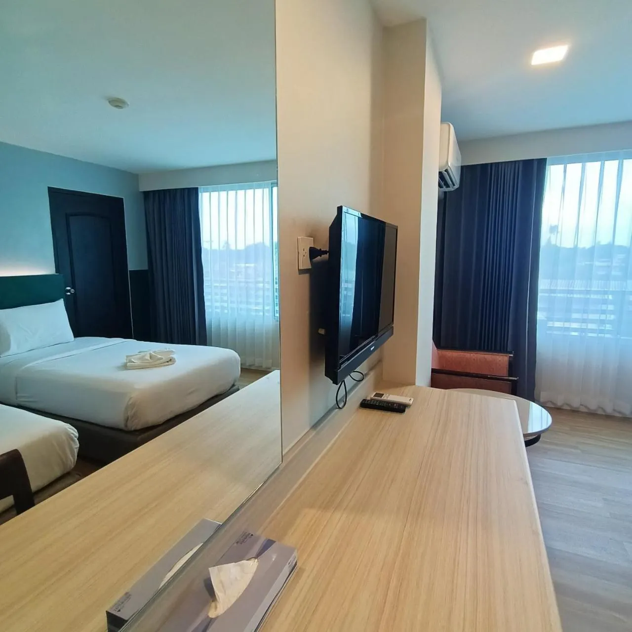 TV and multimedia, Bed in Mayflower Grande Hotel Phitsanulok