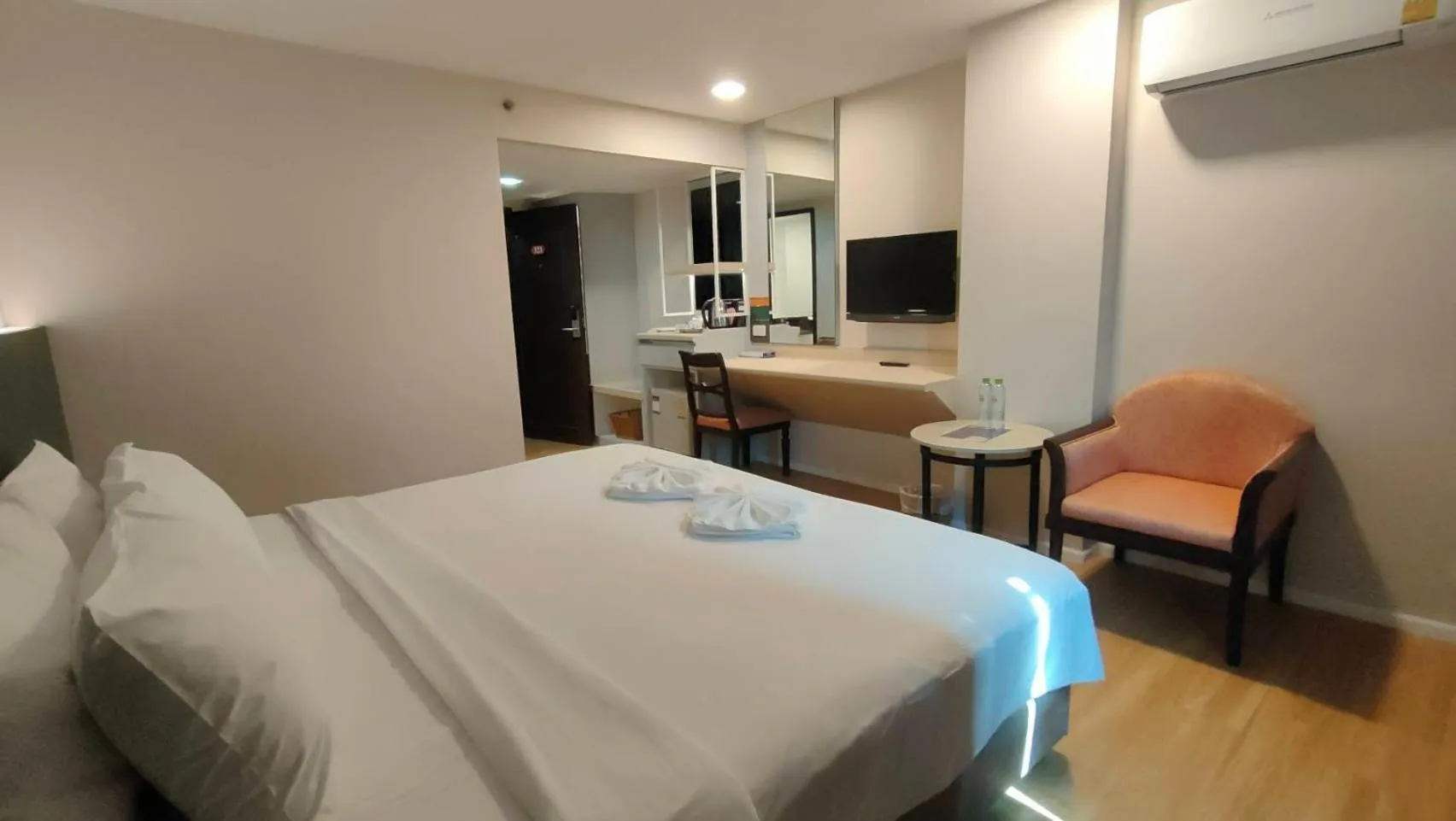 Bed in Mayflower Grande Hotel Phitsanulok