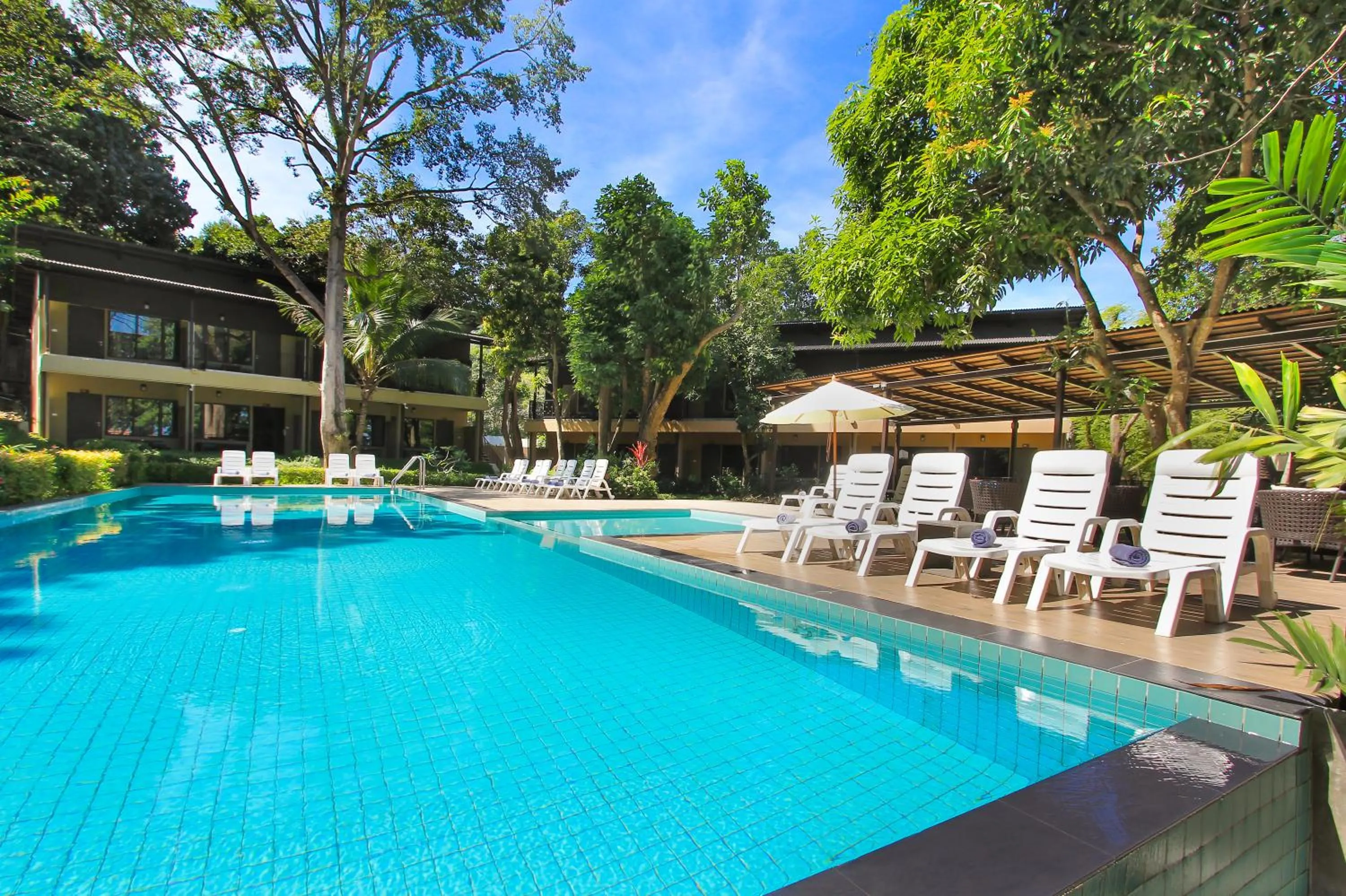 Swimming pool in Samed Hideaway Resort