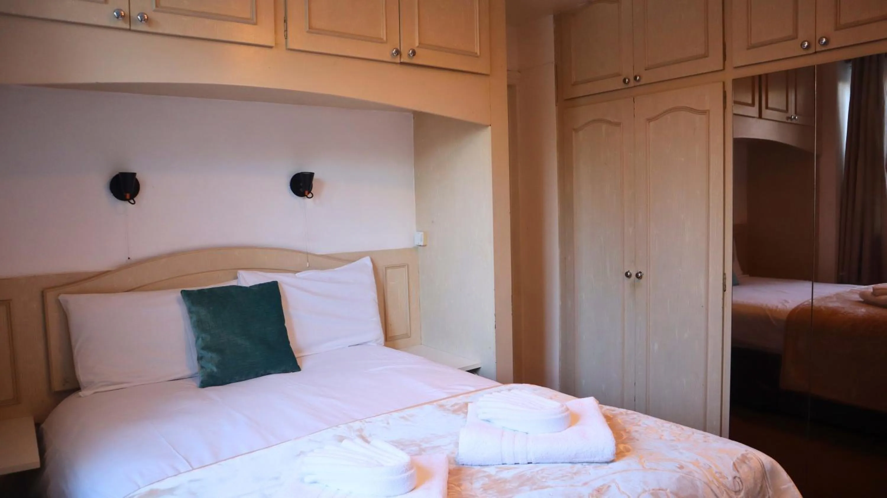 View (from property/room), Bed in Pickwicks Guest House