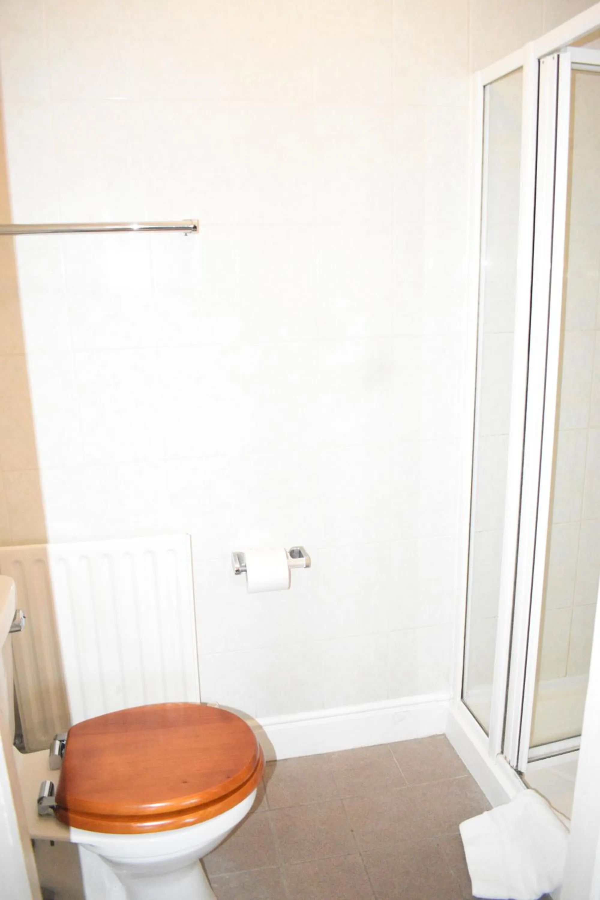 Toilet in Pickwicks Guest House