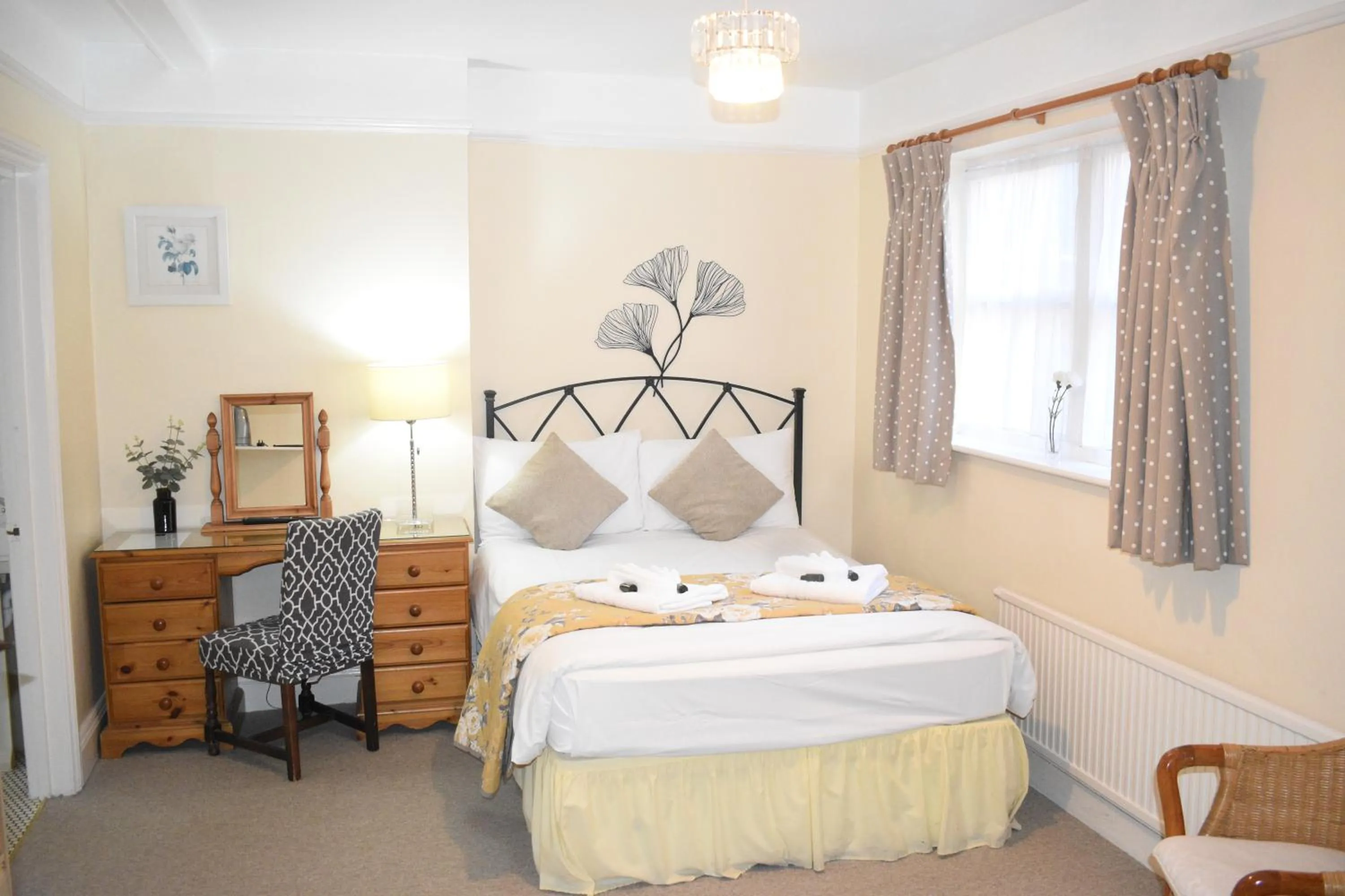 Bed in Pickwicks Guest House