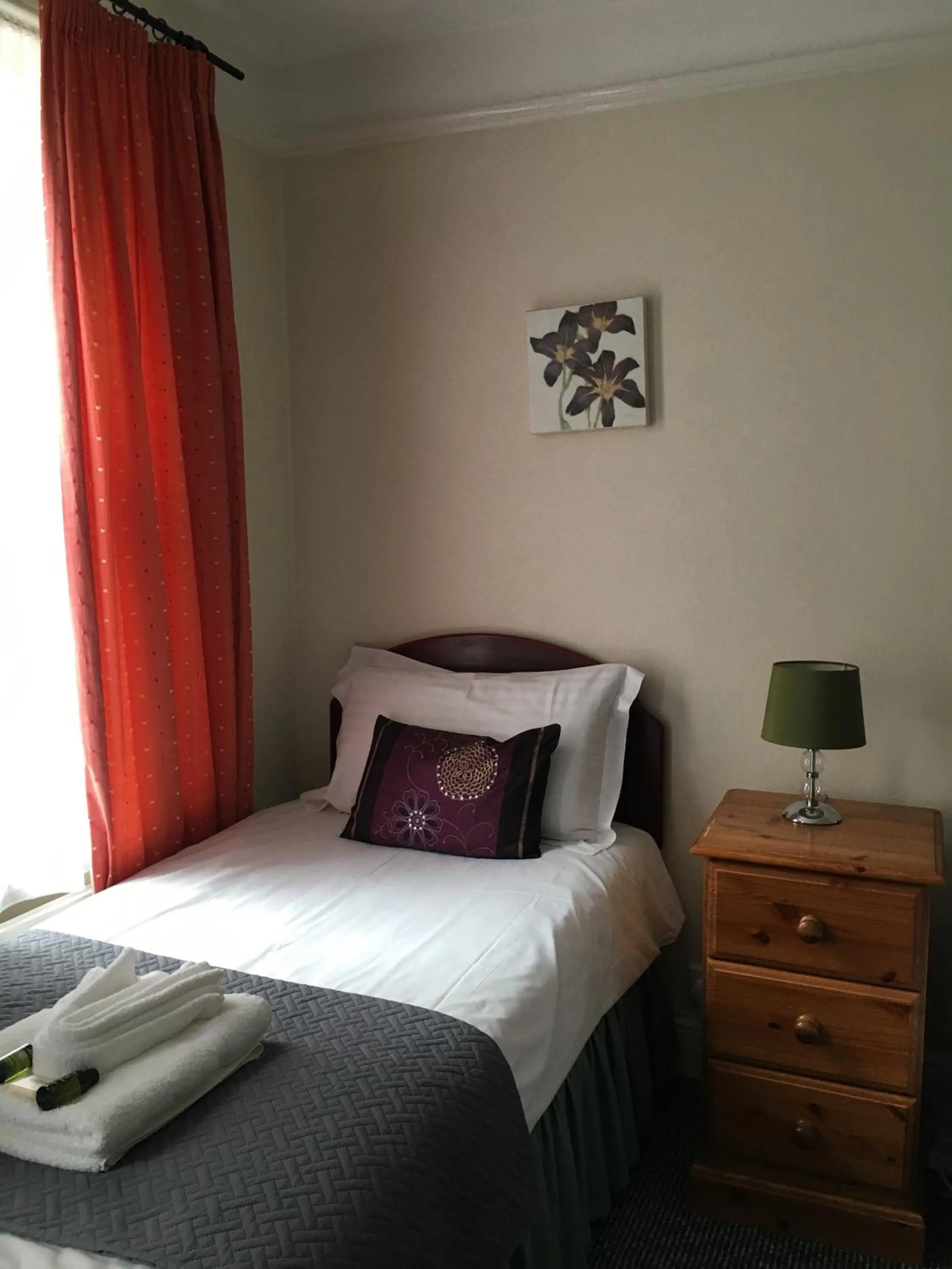 Bed in Pickwicks Guest House