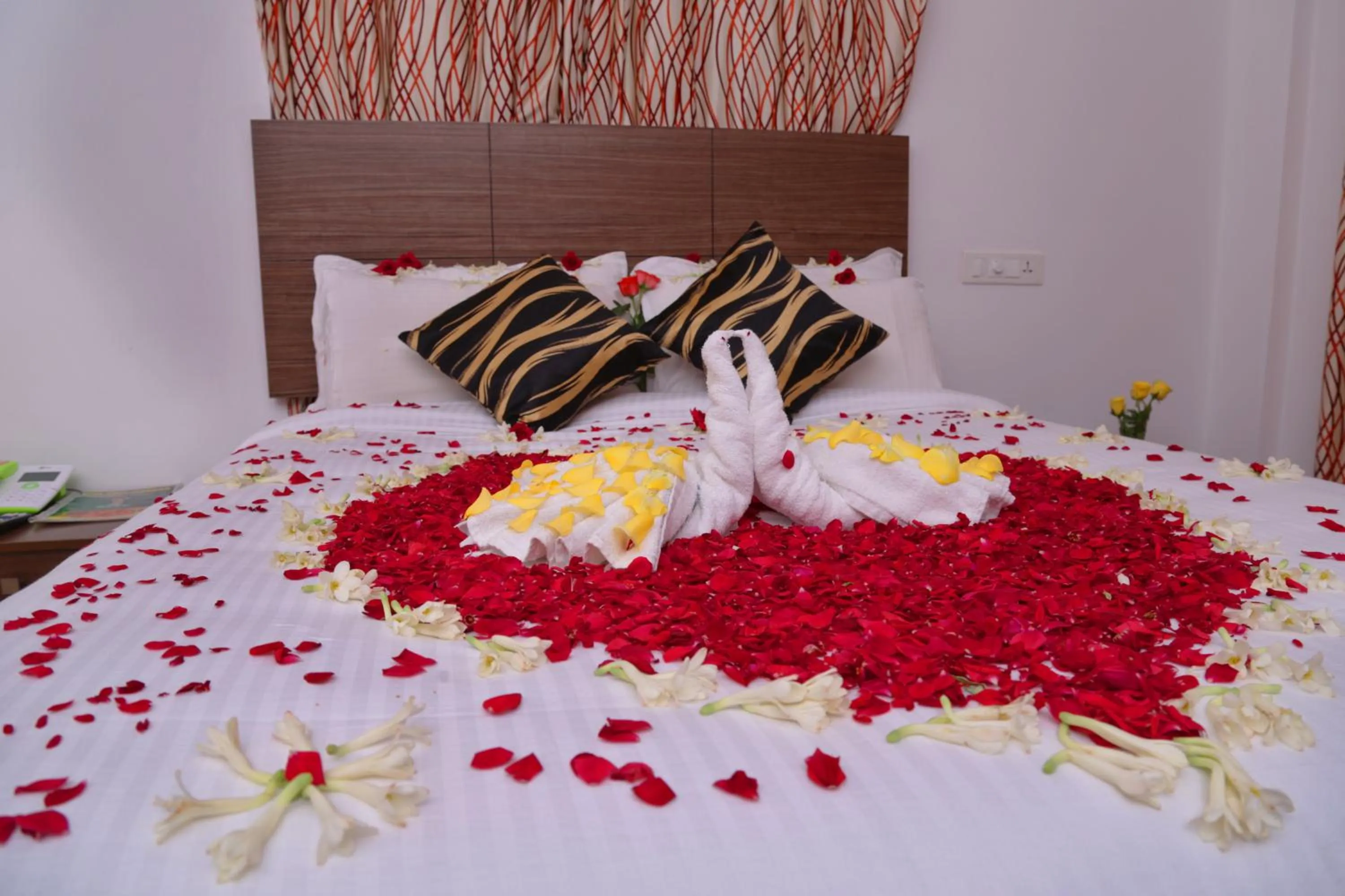 Bedroom, Bed in Pine Tree Munnar