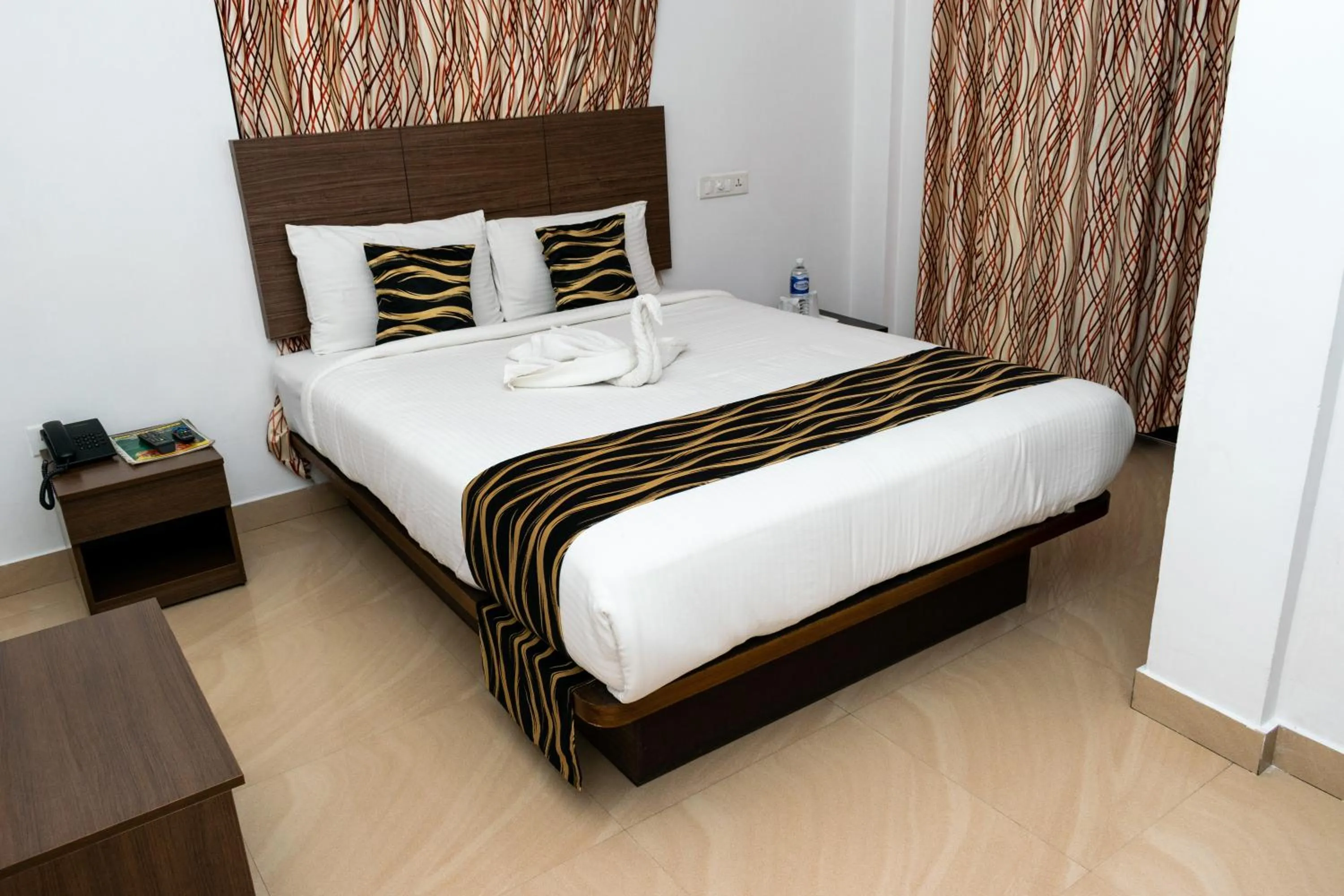 Photo of the whole room, Bed in Pine Tree Munnar