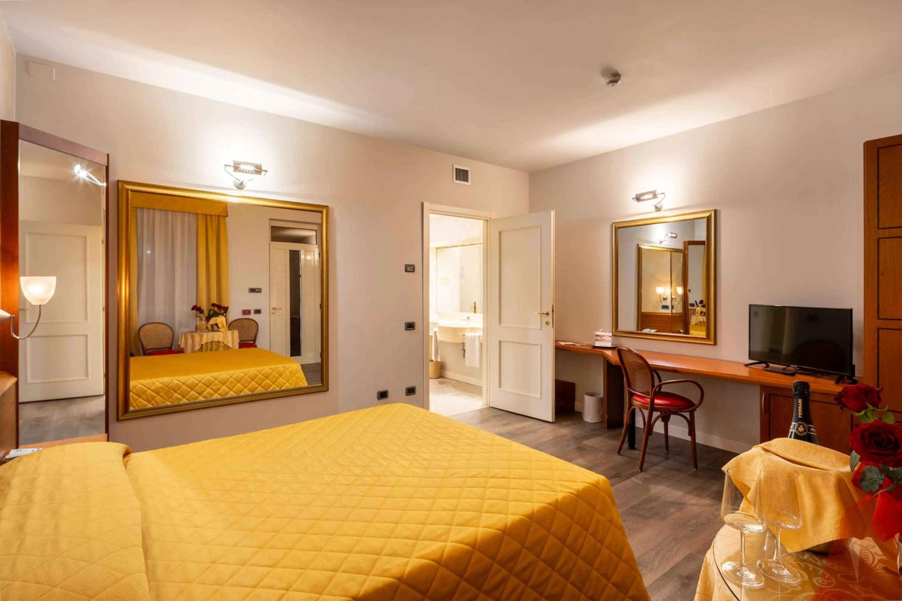 Bed in Hotel Motel Sporting