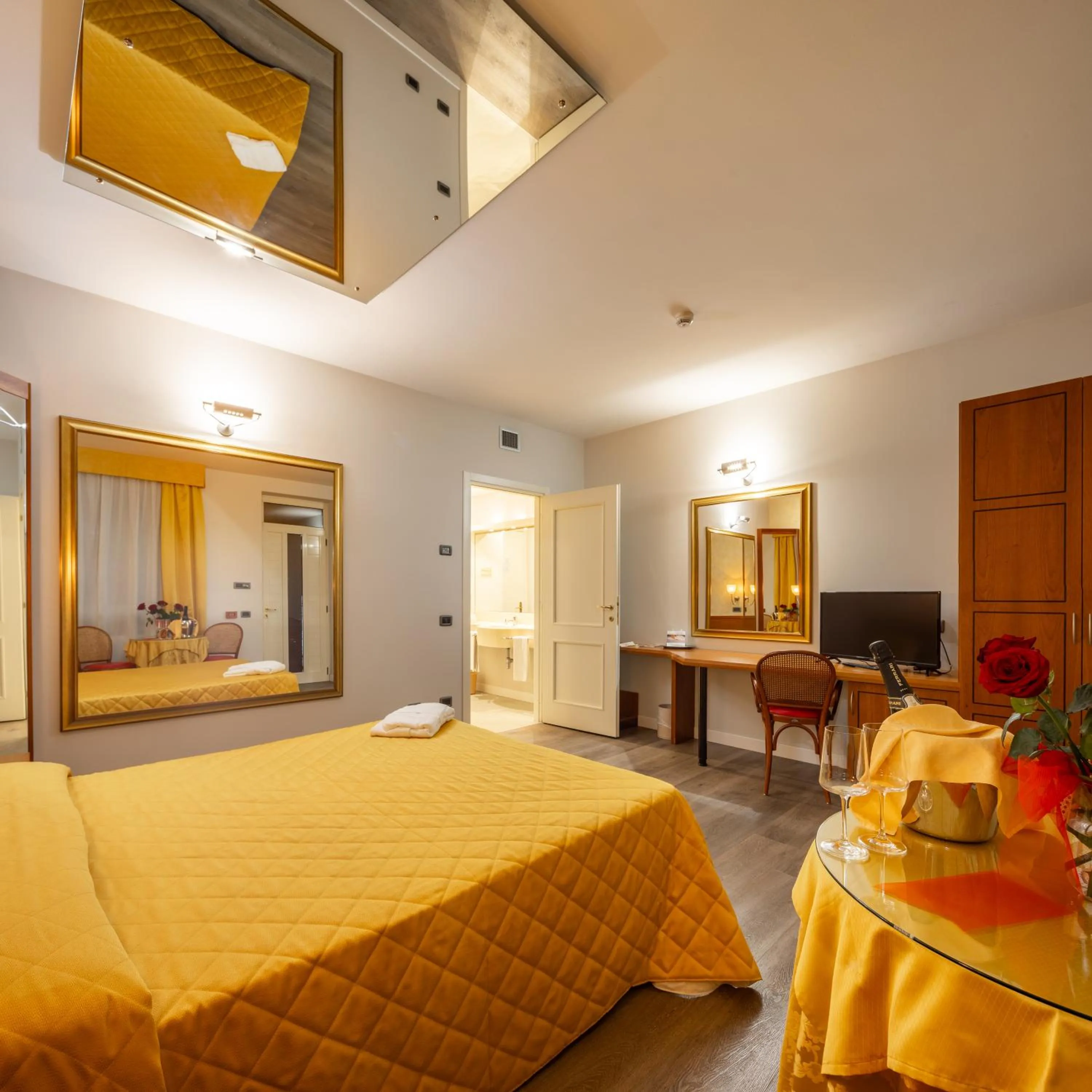 Bed in Hotel Motel Sporting