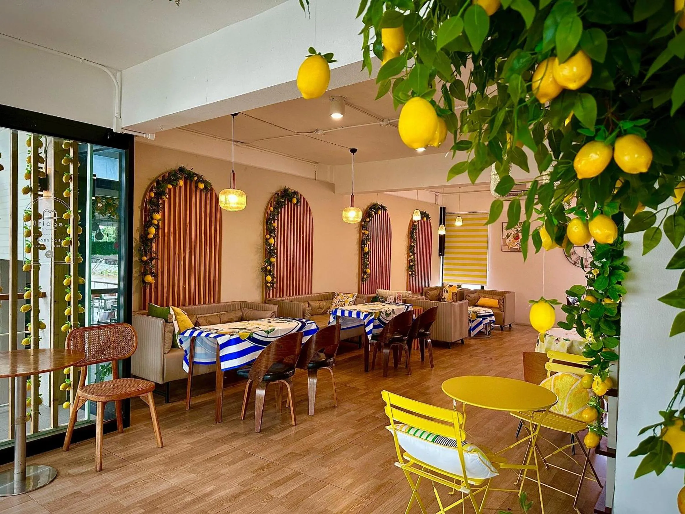 Restaurant/places to eat in Dragon River Avenue