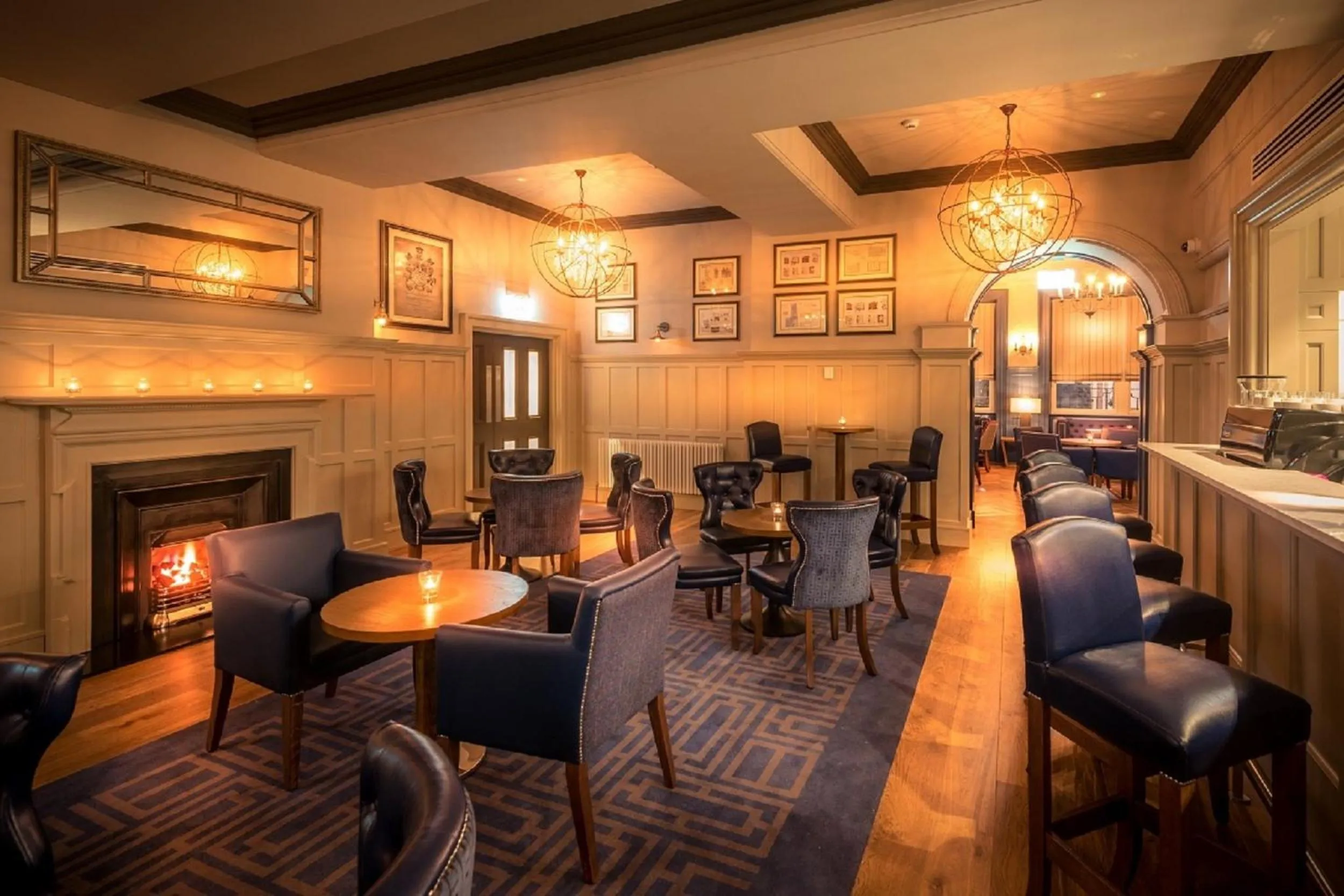 Communal lounge/ TV room in Bishop's Gate Hotel