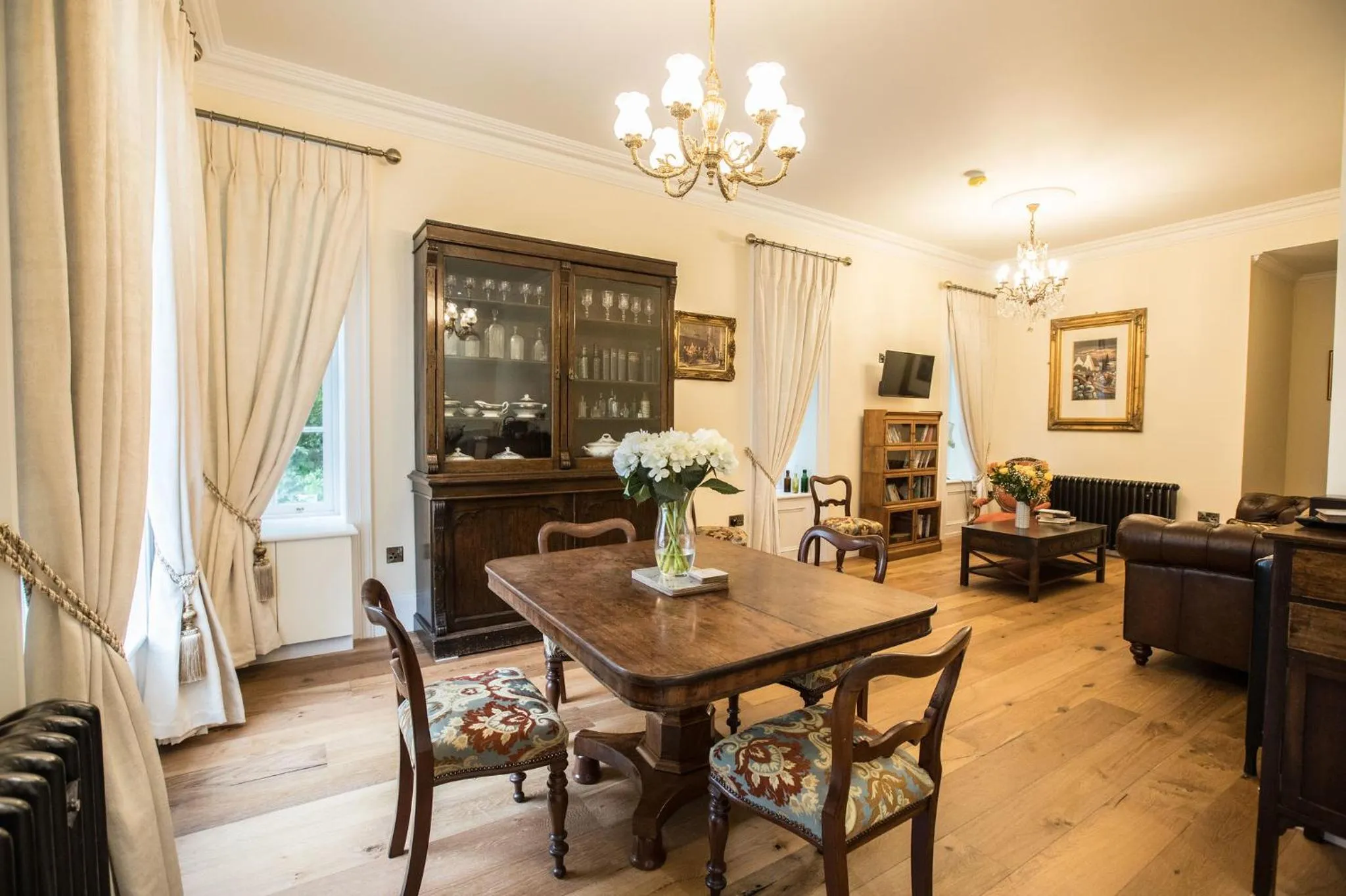 Living room in Bishop's Gate Hotel