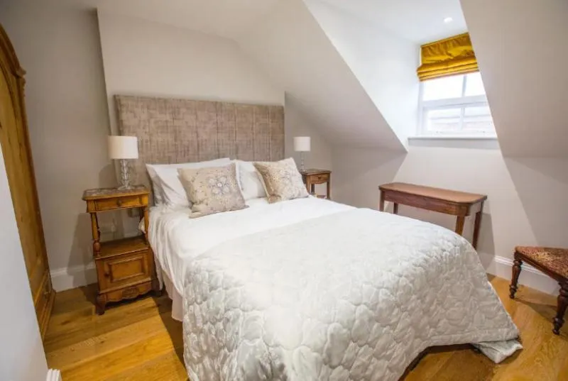 Bed in Bishop's Gate Hotel