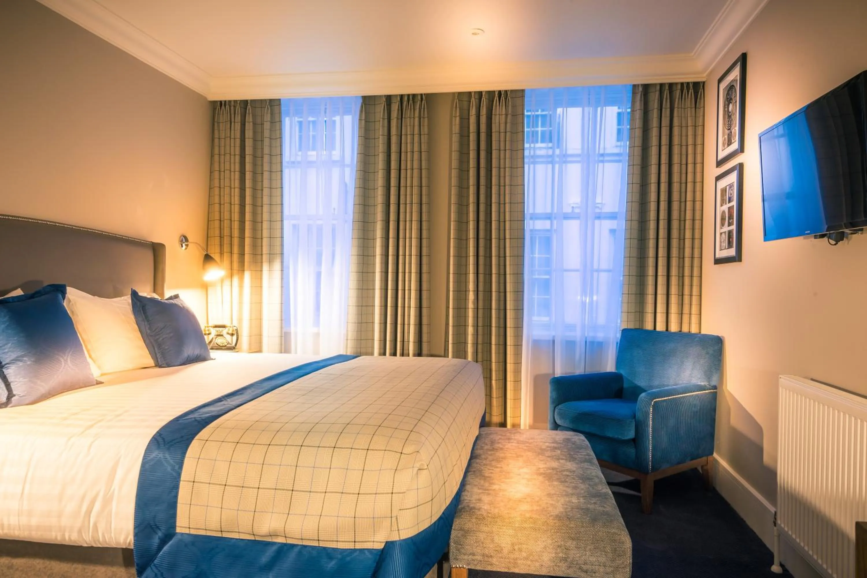 Bedroom, Bed in Bishop's Gate Hotel