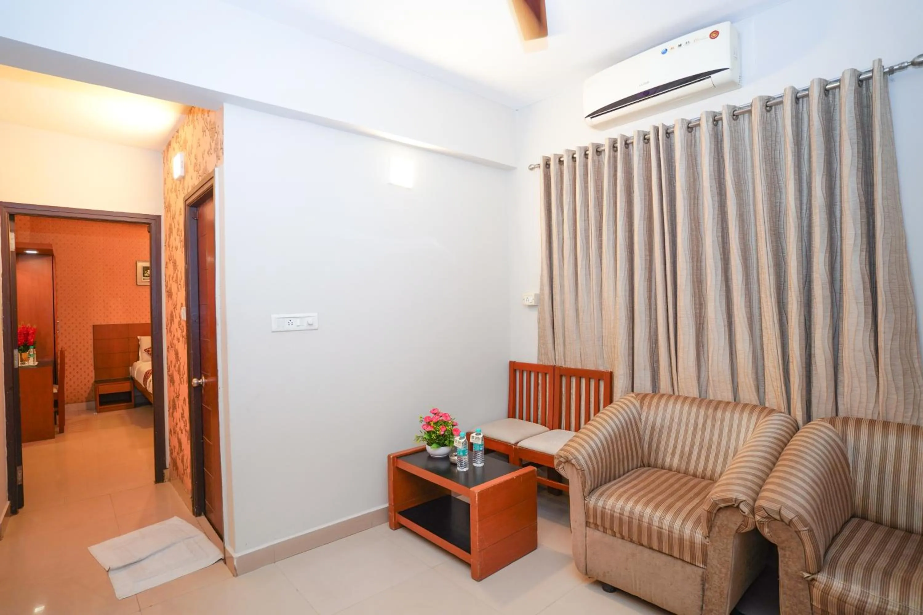 Living room in Zaith Residency Near US Consulate & Apollo hospitals