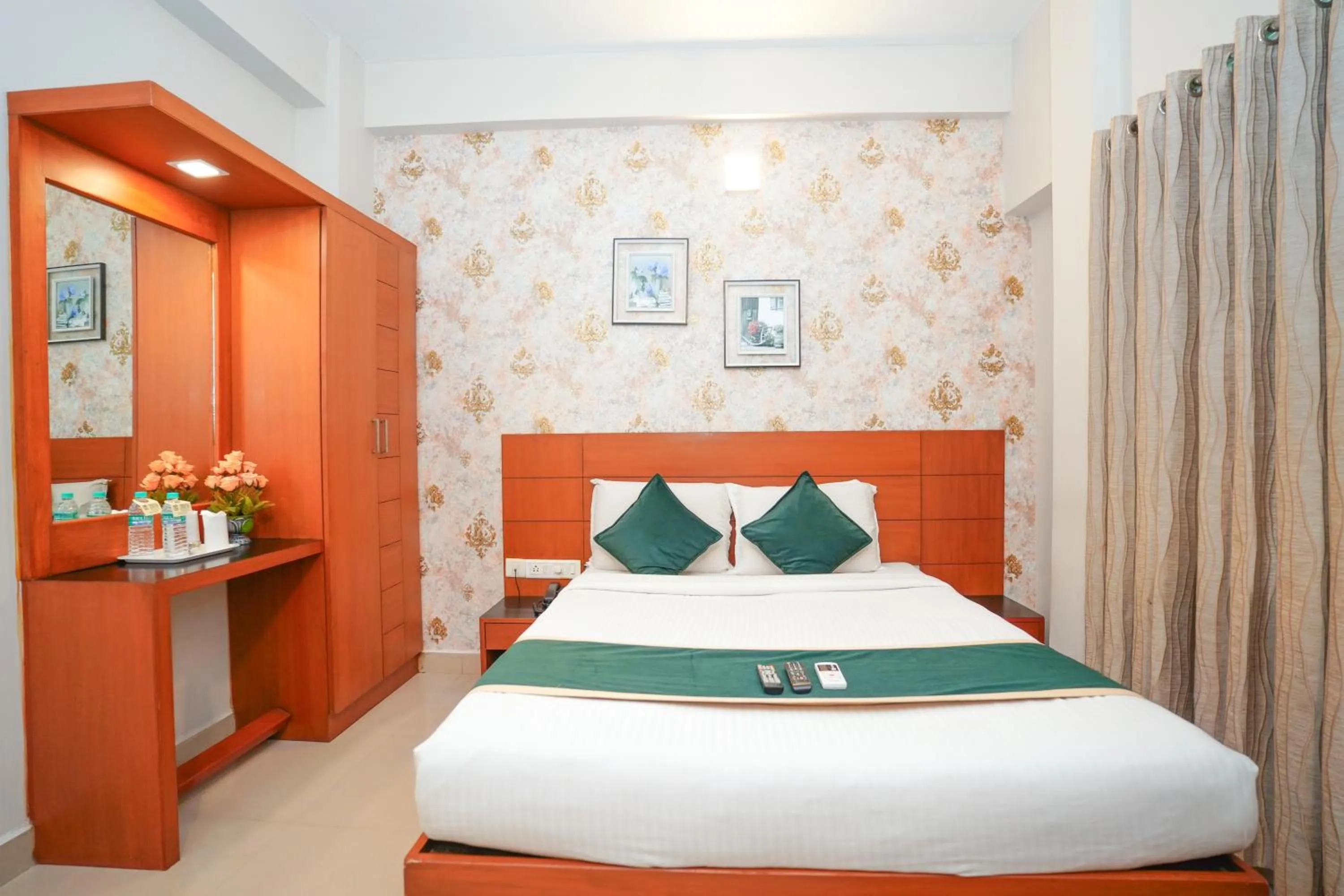 Bed in Zaith Residency Near US Consulate & Apollo hospitals