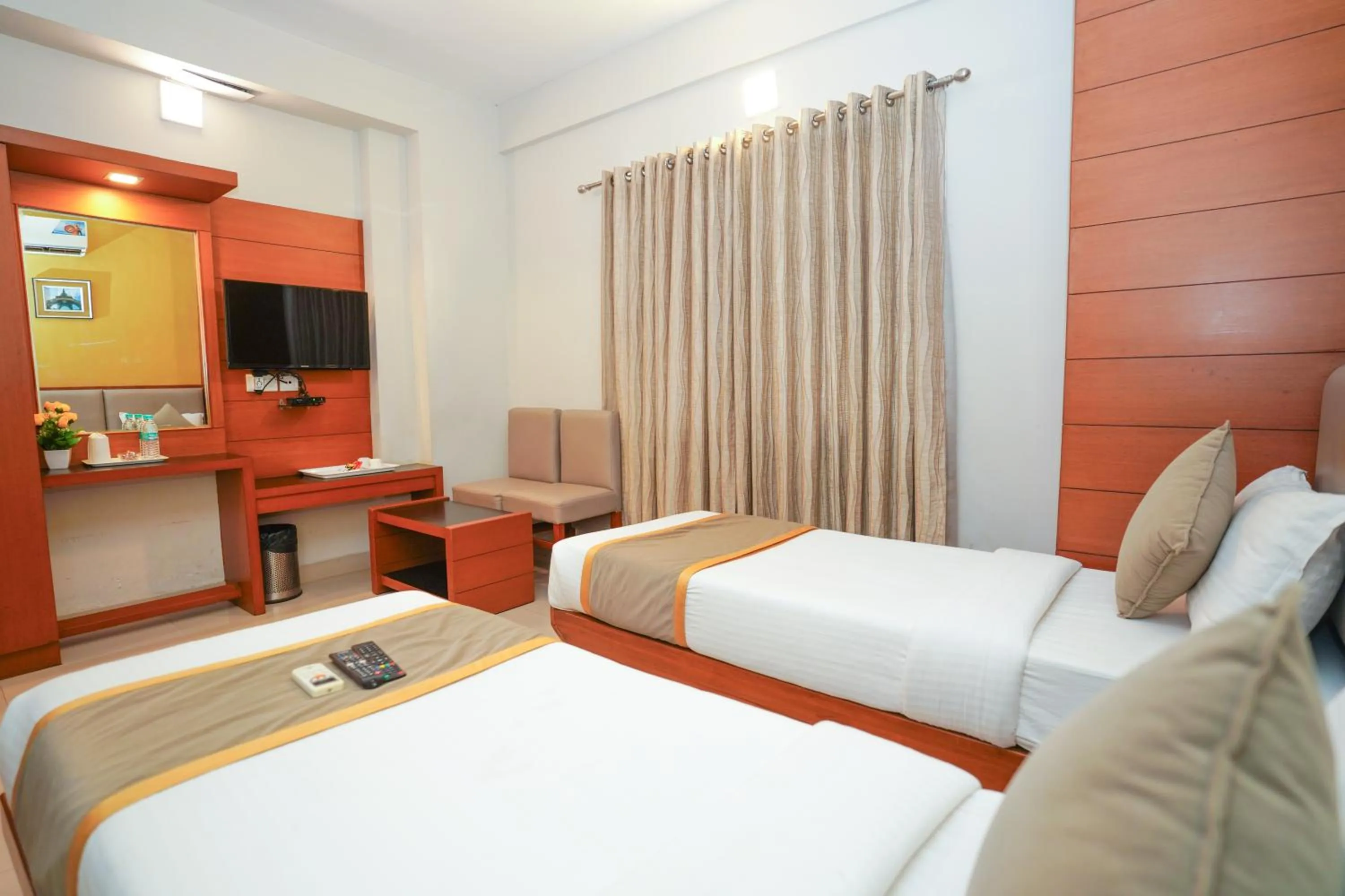 Photo of the whole room, Bed in Zaith Residency Near US Consulate & Apollo hospitals