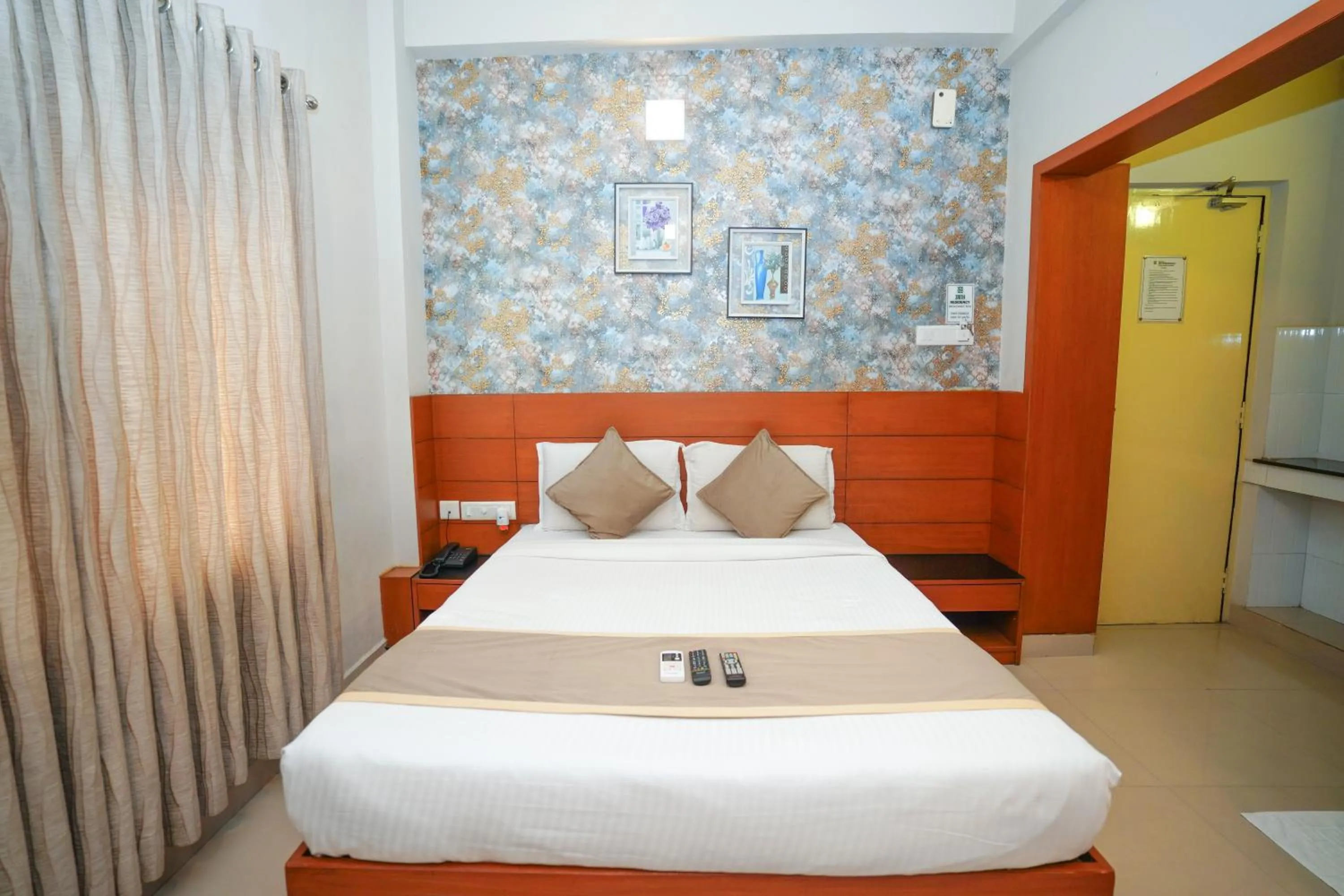 Bed in Zaith Residency Near US Consulate & Apollo hospitals