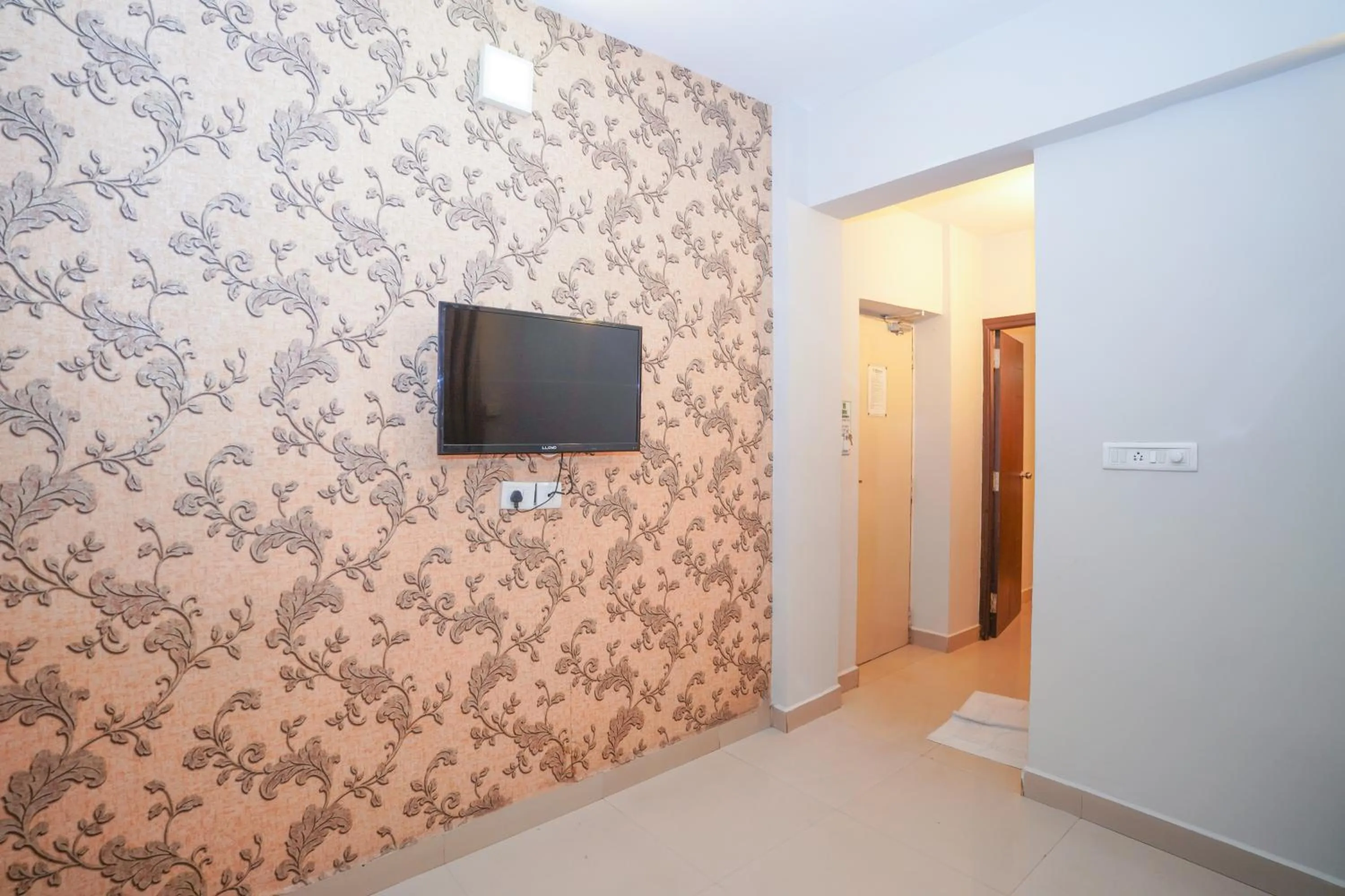 TV and multimedia in Zaith Residency Near US Consulate & Apollo hospitals