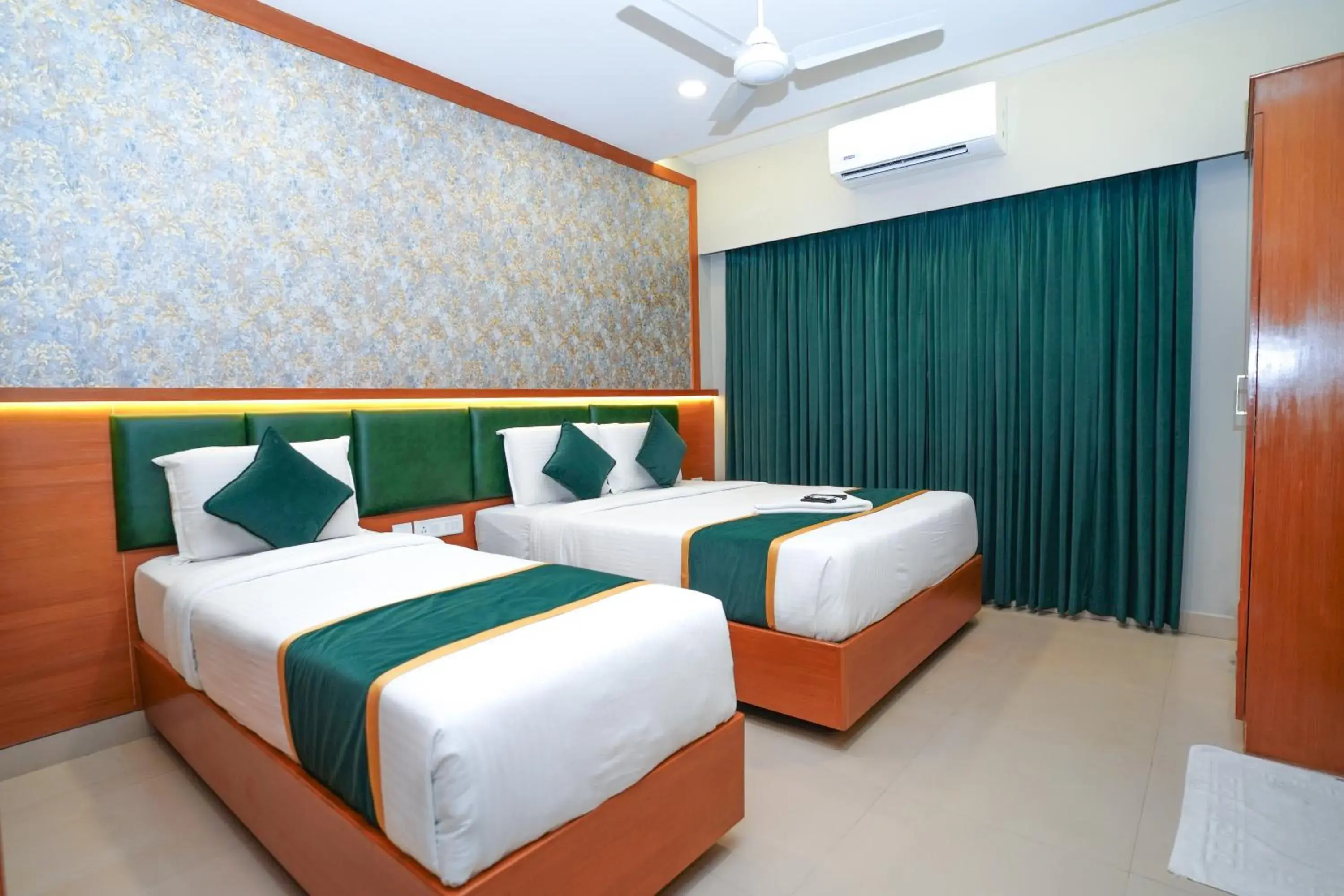 Executive Triple Room in Zaith Residency Near US Consulate & Apollo hospitals Executive Triple Room in Zaith Residency Near US Consulate & Apollo hospitals