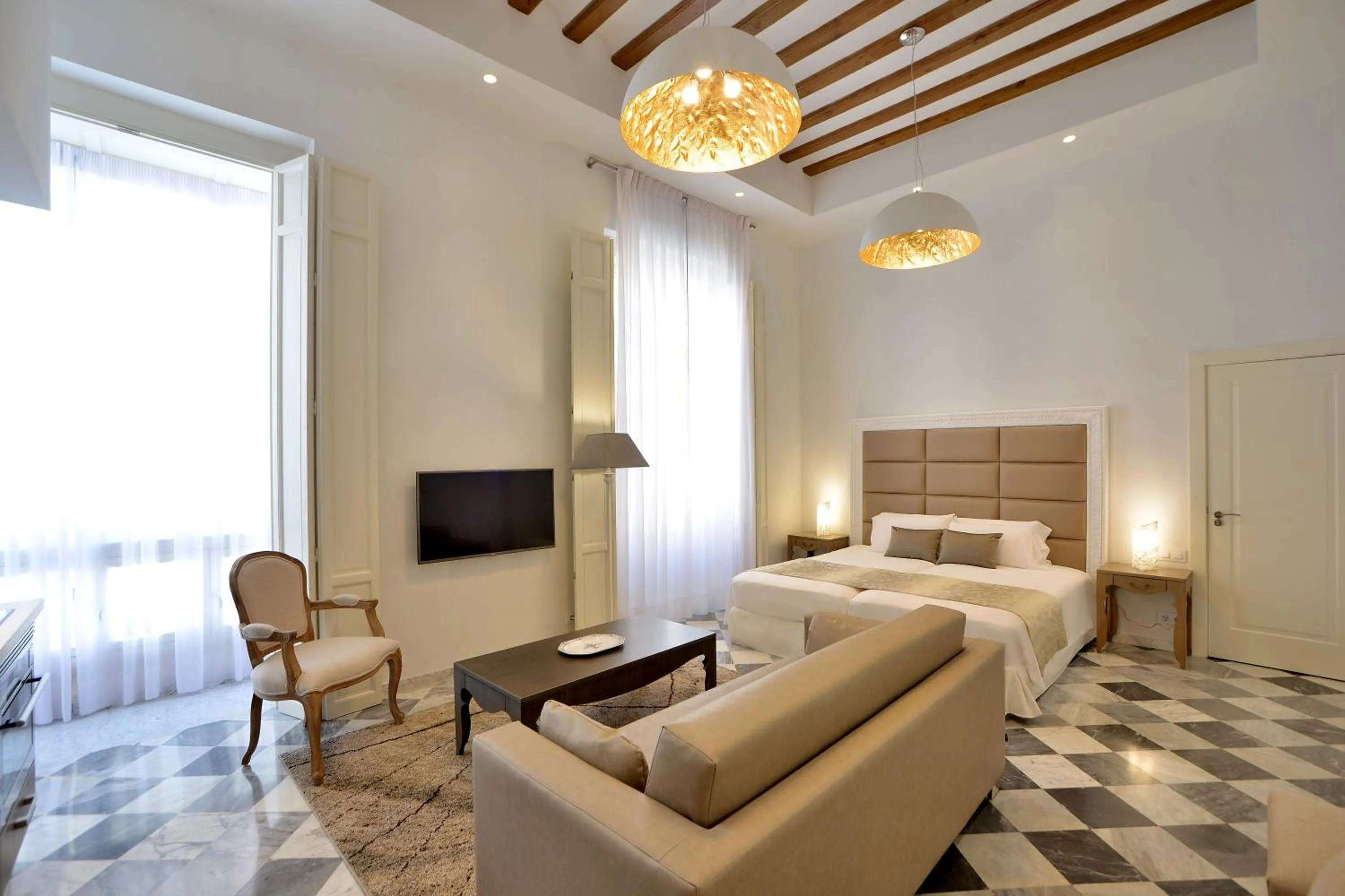 Area and facilities, Bed in El Armador Casa Palacio by Luxury Suites Cádiz