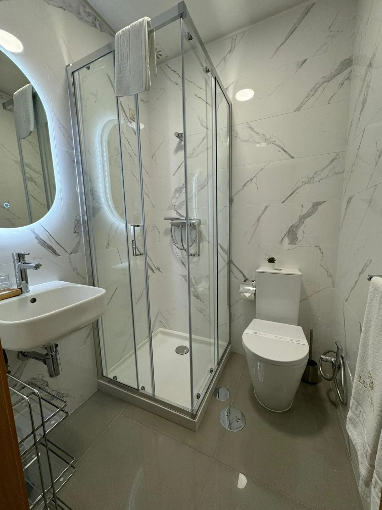 Shower in Lusitana Hotel