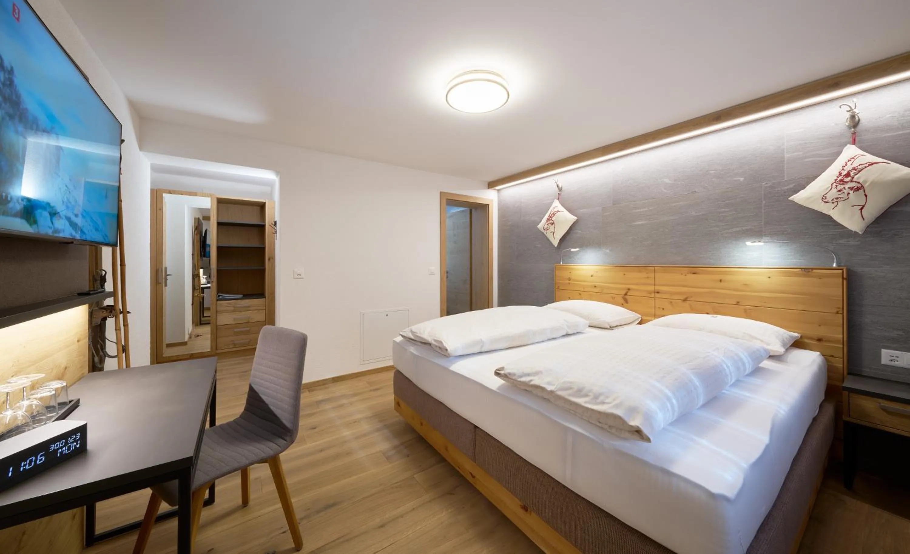 TV and multimedia, Bed in Aparthotel Grischuna