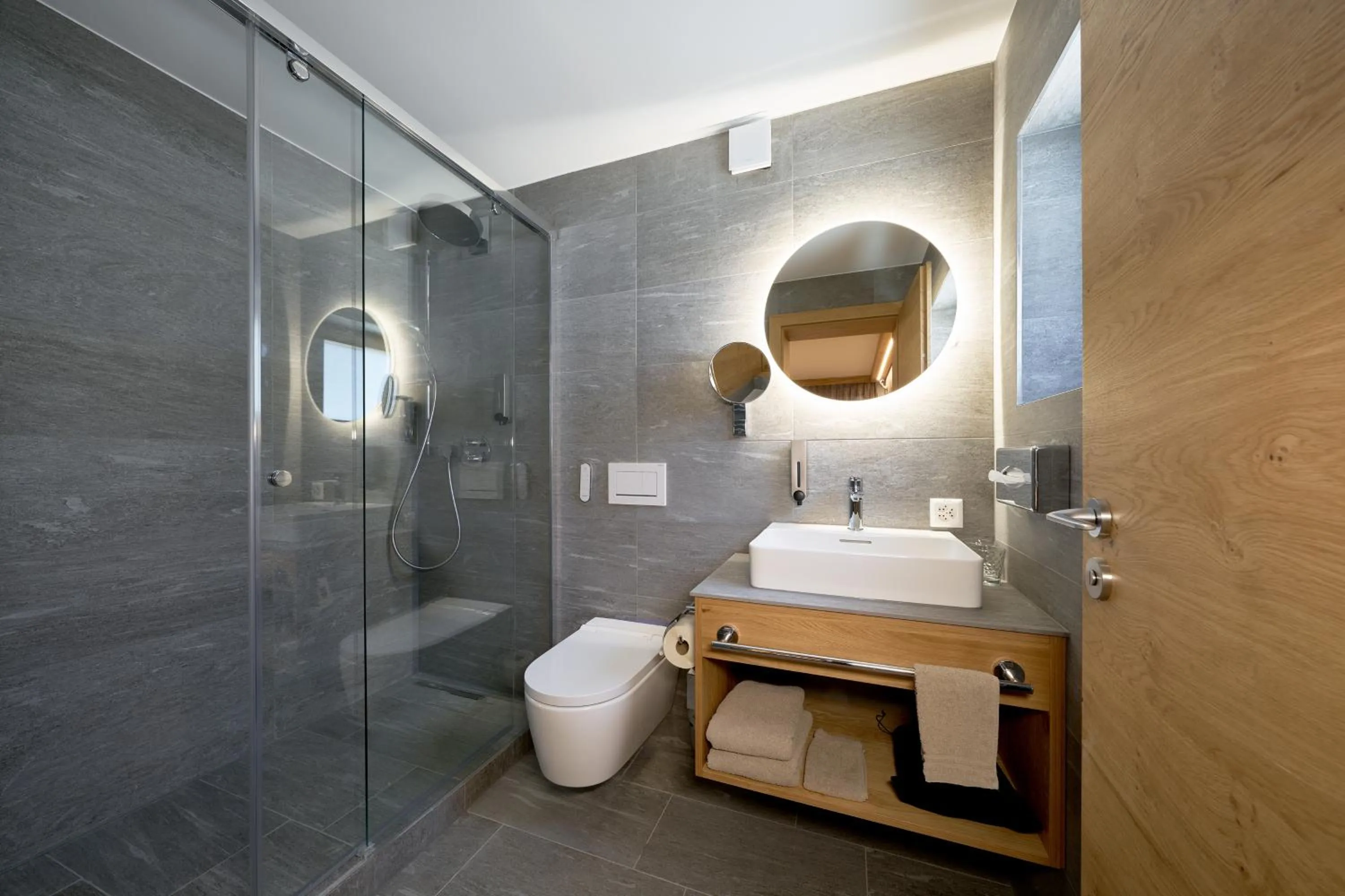 Shower in Aparthotel Grischuna