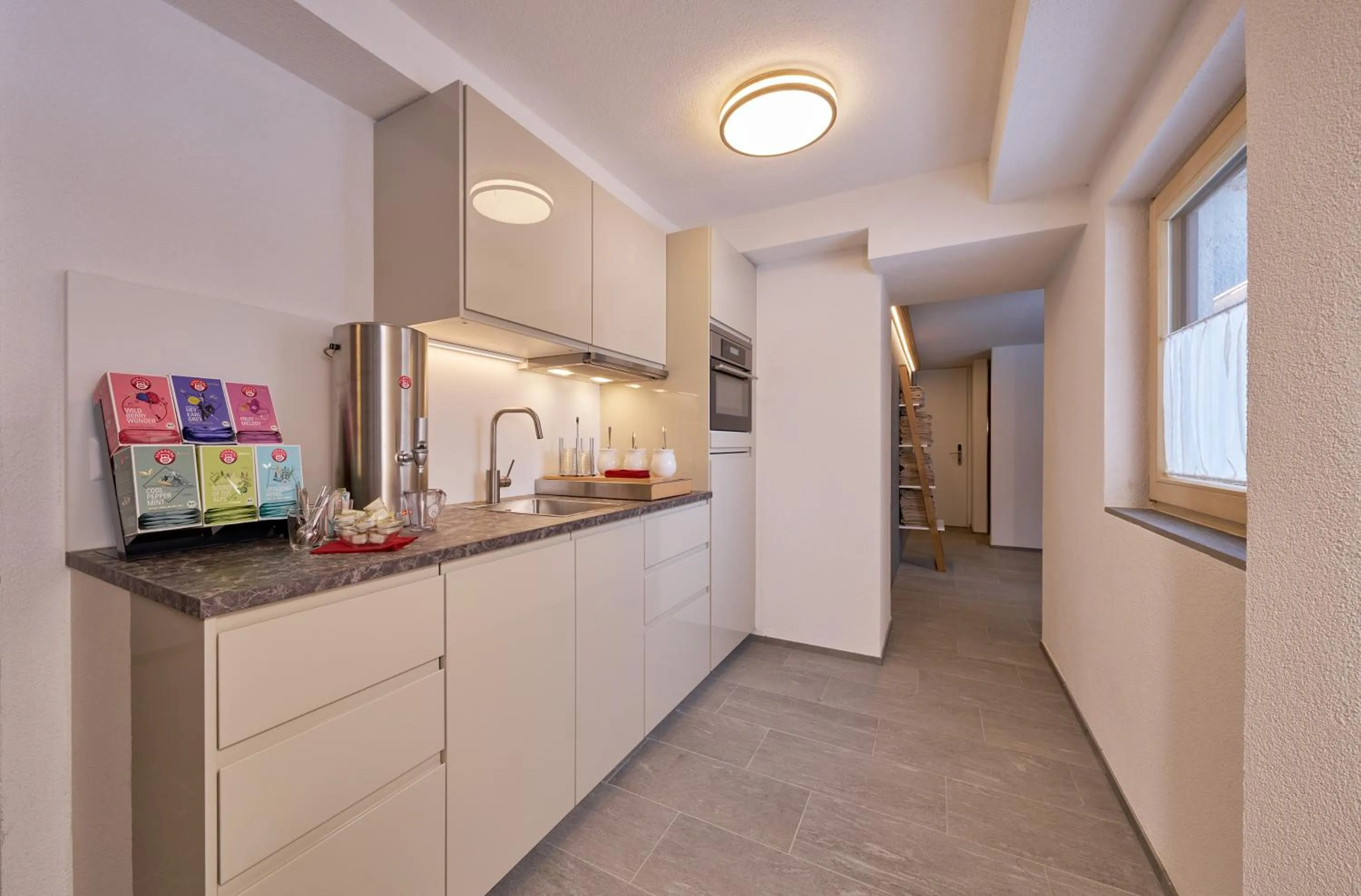 Coffee/tea facilities in Aparthotel Grischuna