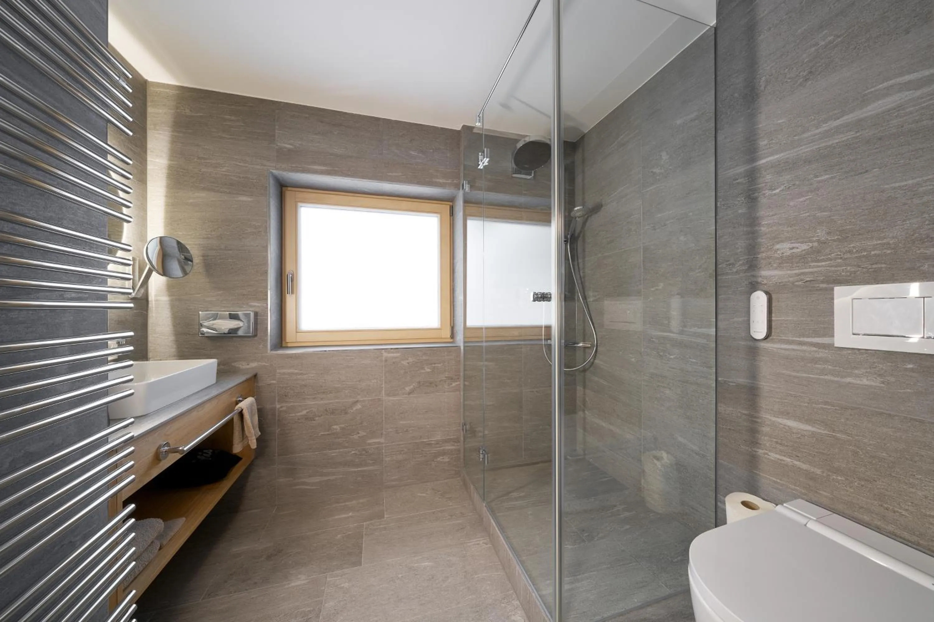 Shower in Aparthotel Grischuna